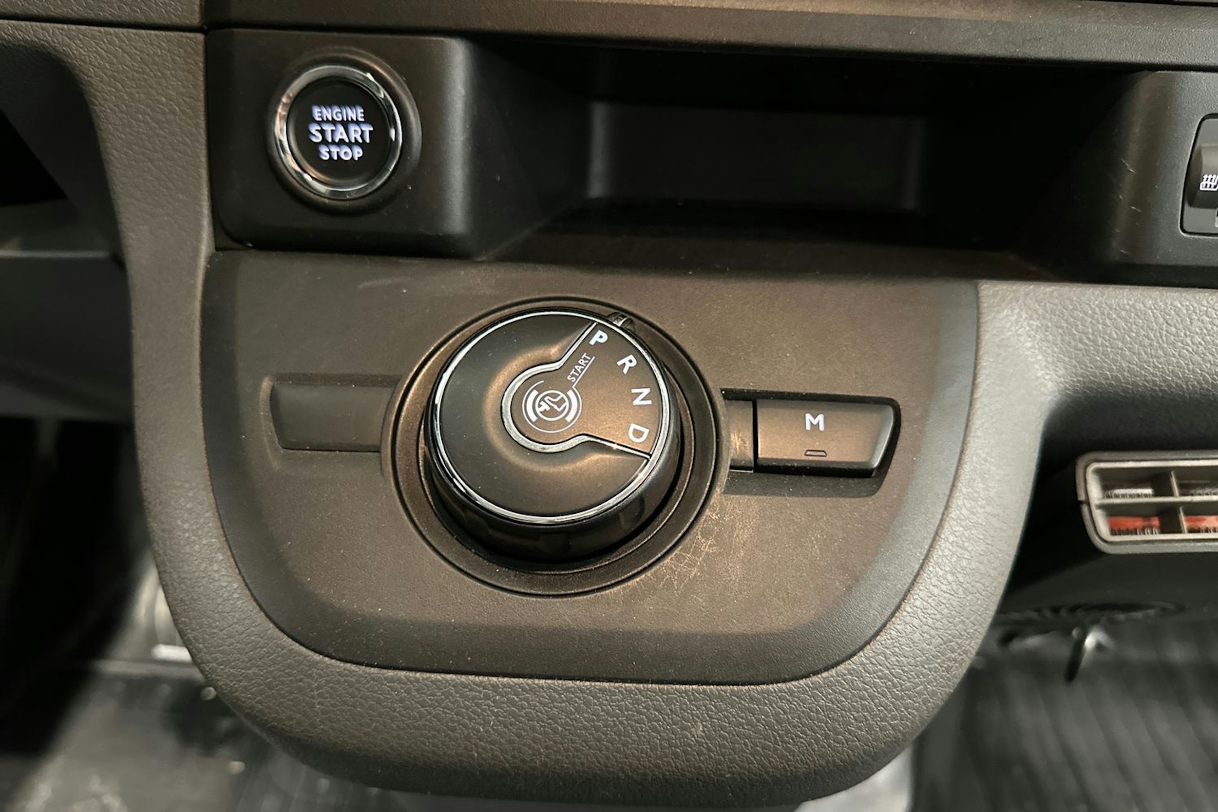 valkoinen Toyota Proace 2019 kuva 16.