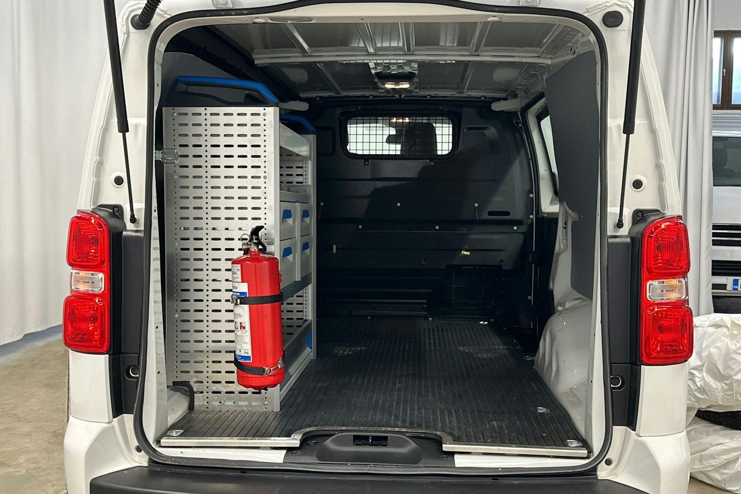 valkoinen Toyota Proace 2019 kuva 24.