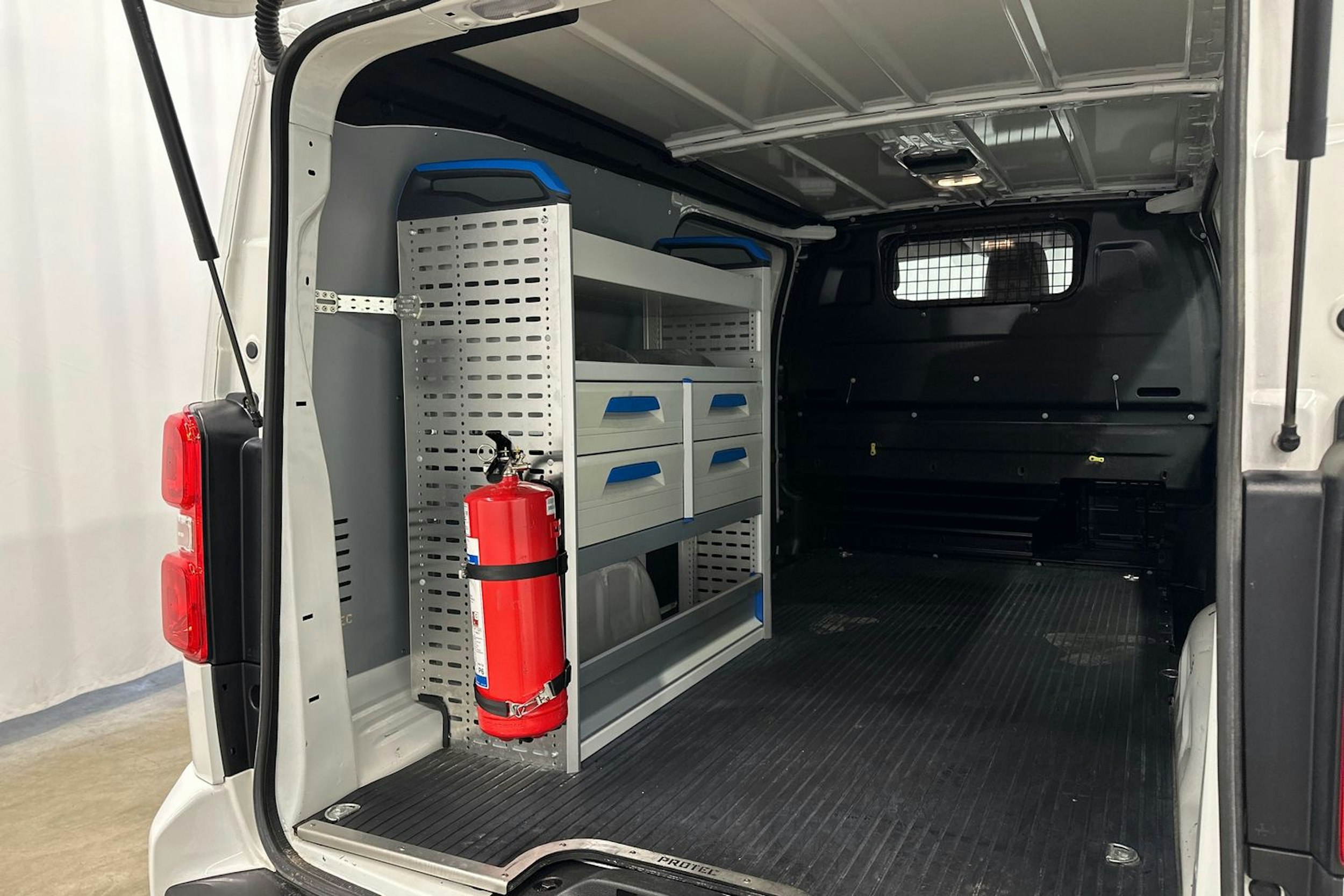 valkoinen Toyota Proace 2019 kuva 25.
