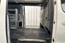 valkoinen Toyota Proace 2019 kuva 30.