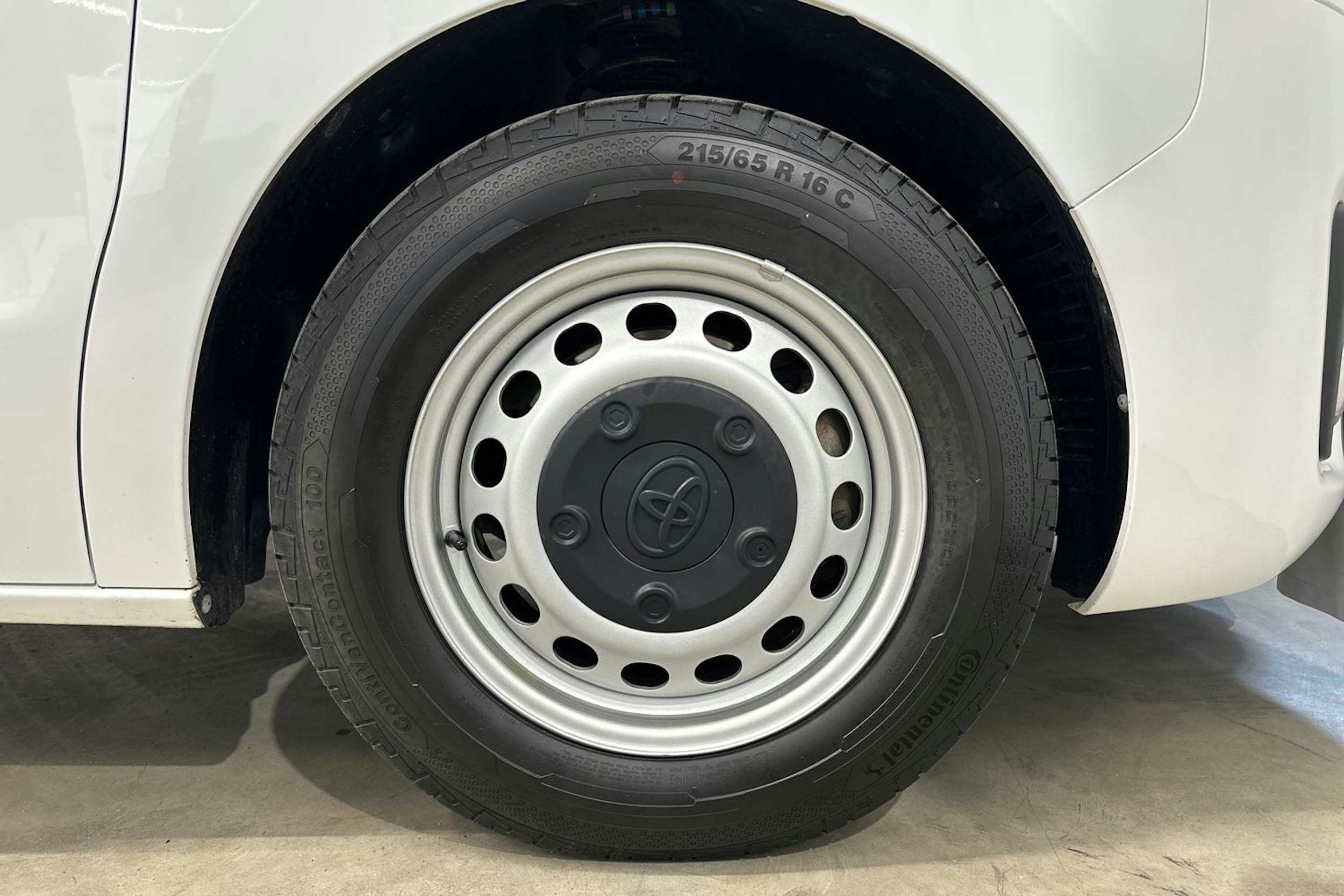 valkoinen Toyota Proace 2019 kuva 31.