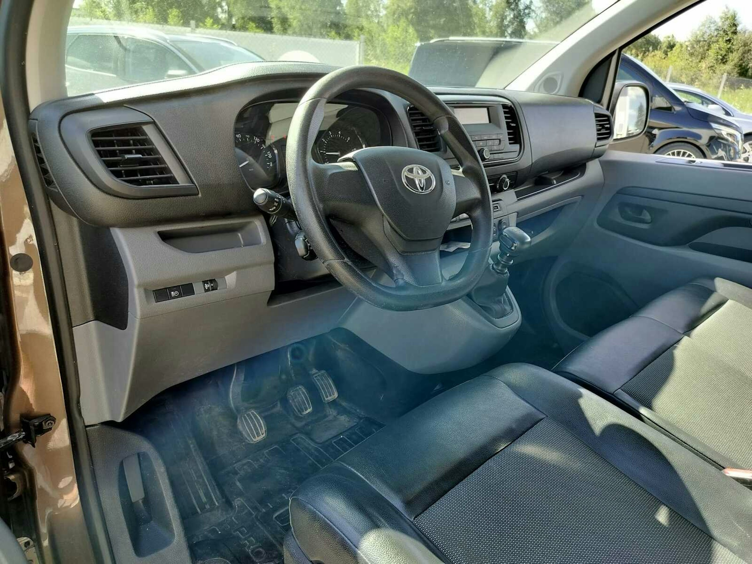 ruskea (beige) Toyota Proace 2019 kuva 6.