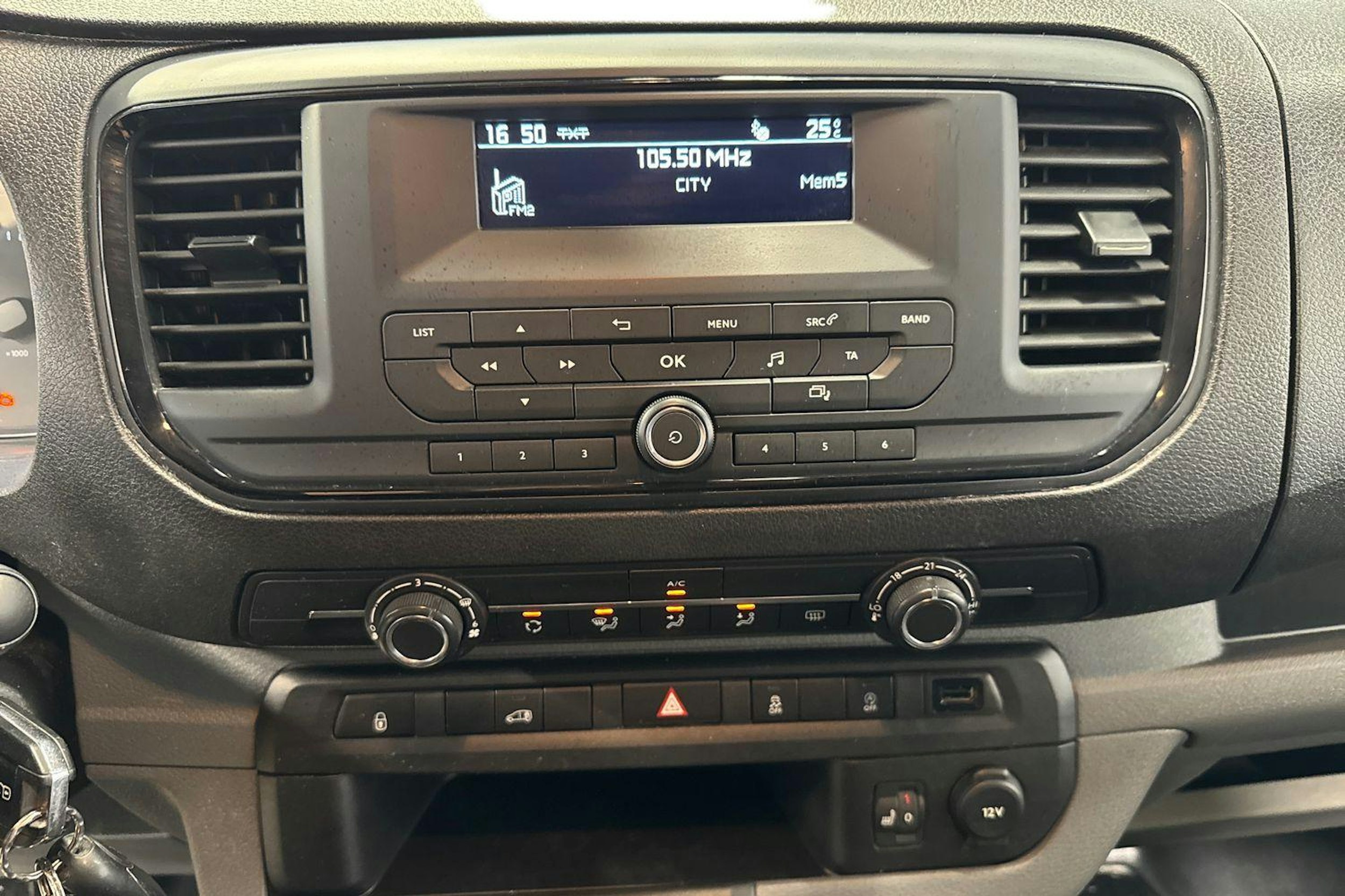 ruskea (beige) Toyota Proace 2019 kuva 11.