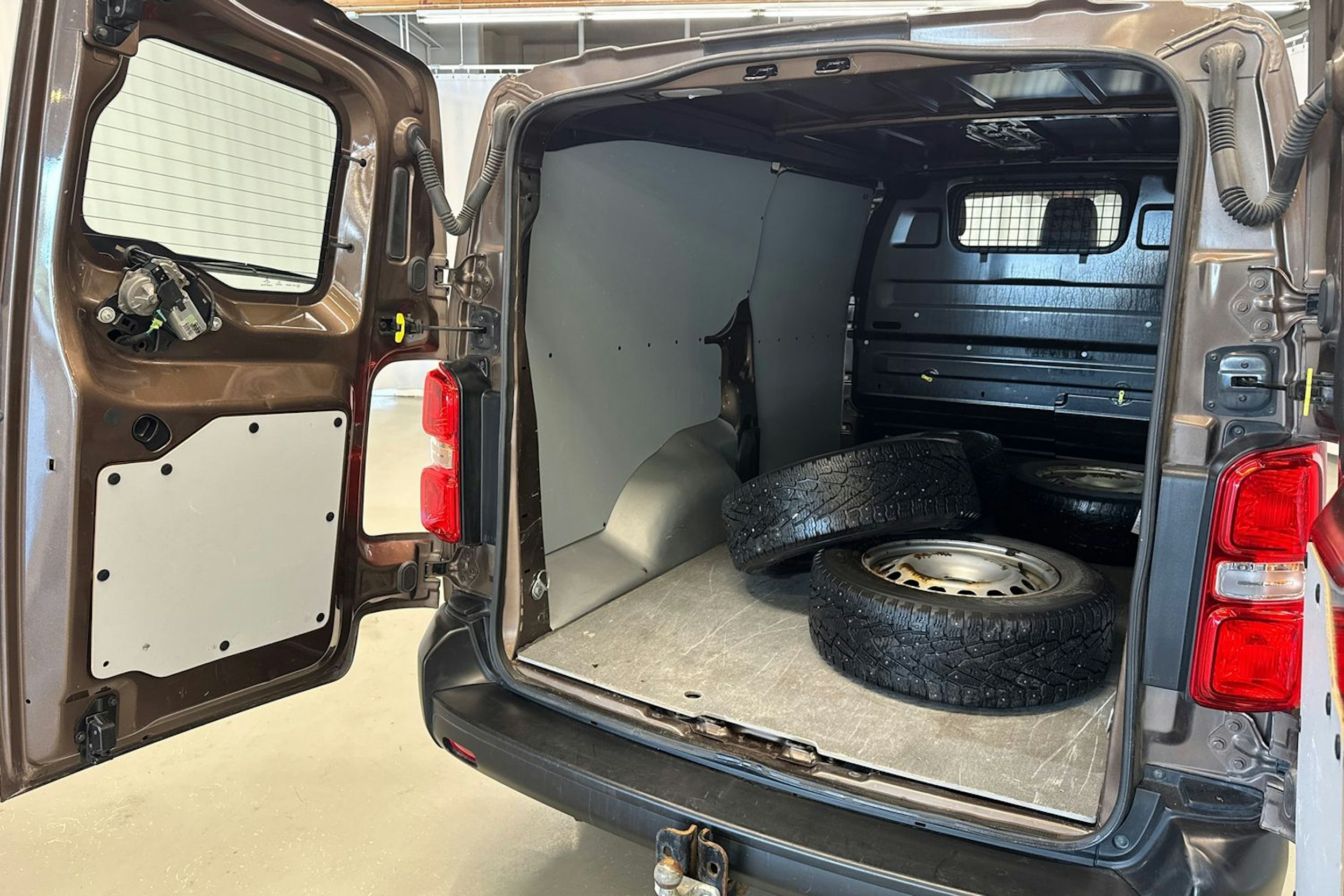 ruskea (beige) Toyota Proace 2019 kuva 19.