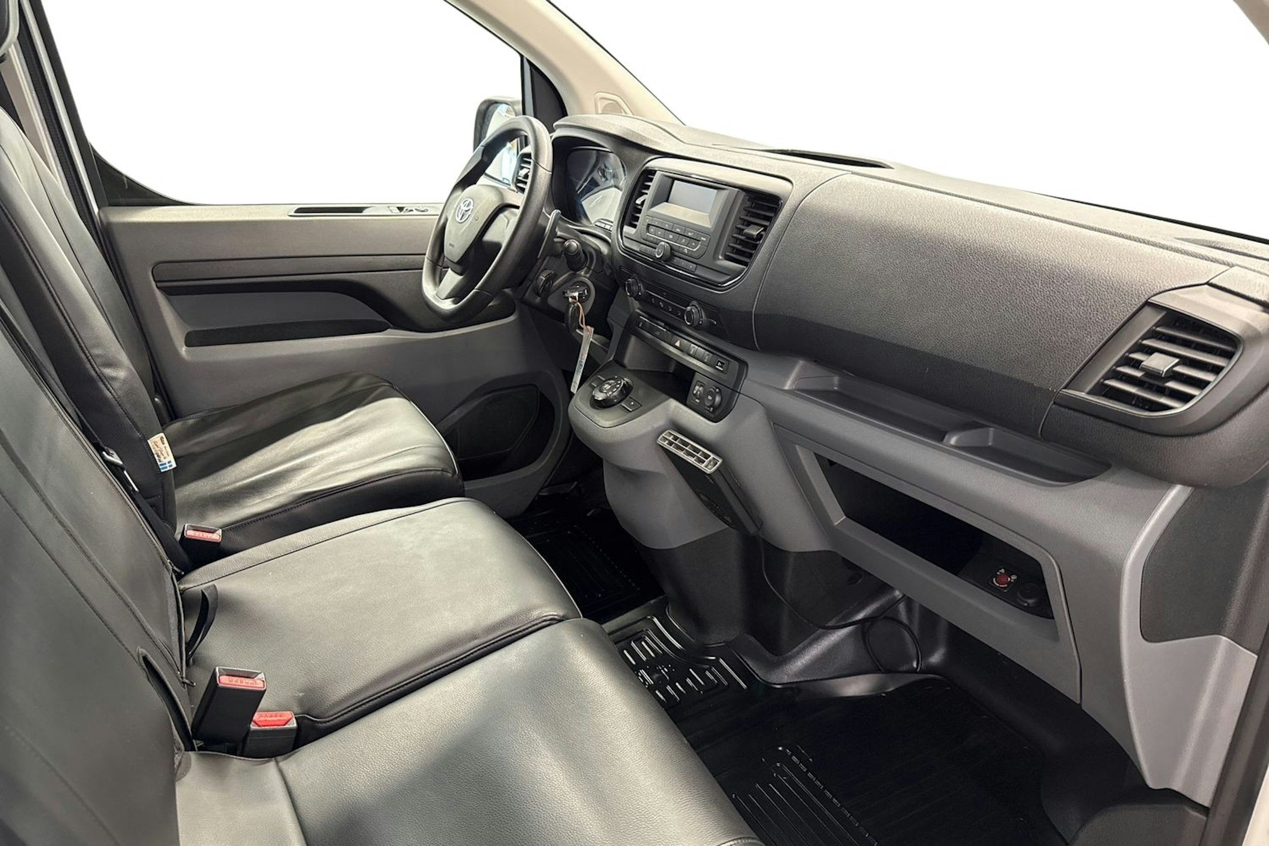 valkoinen Toyota Proace 2019 kuva 9.