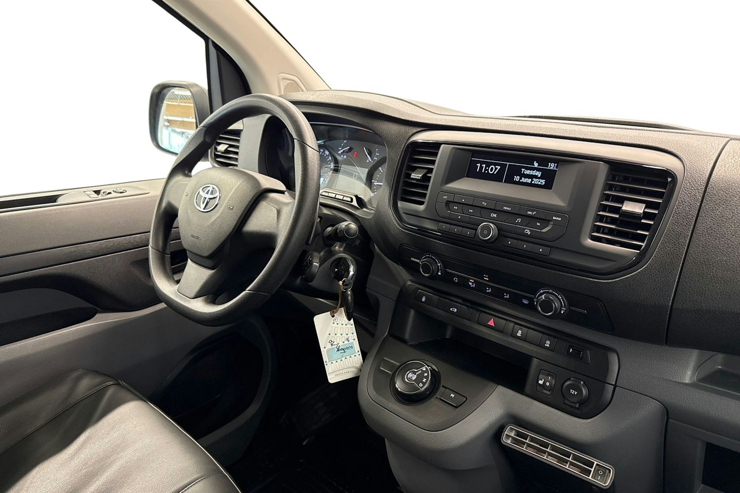 valkoinen Toyota Proace 2019 kuva 10.