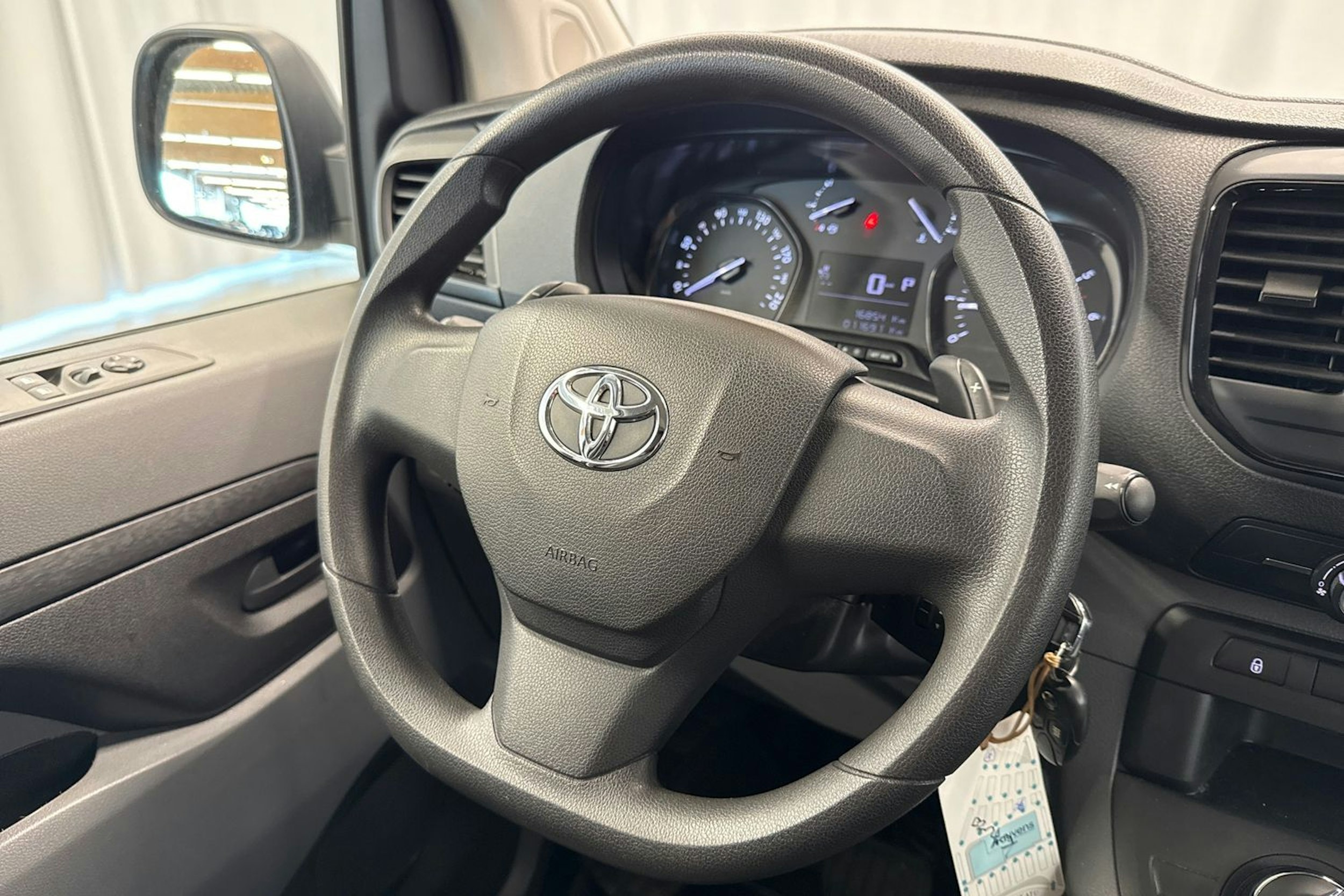 valkoinen Toyota Proace 2019 kuva 13.