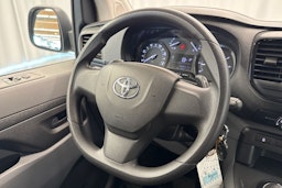 valkoinen Toyota Proace 2019 kuva 13.