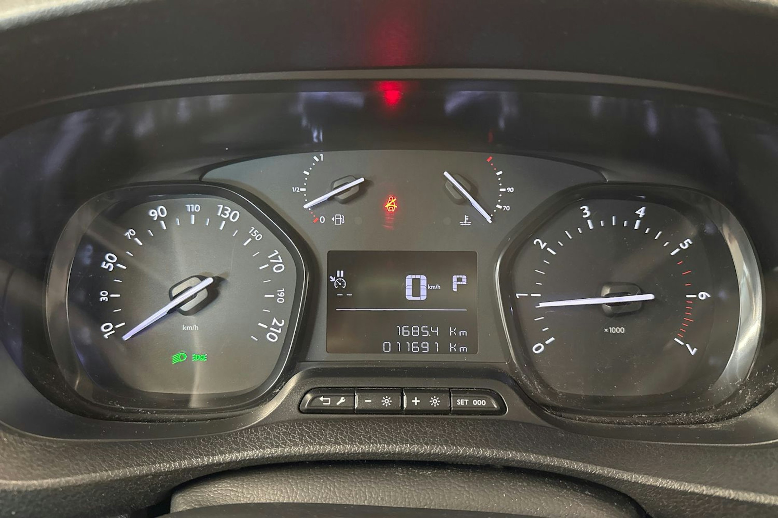 valkoinen Toyota Proace 2019 kuva 14.