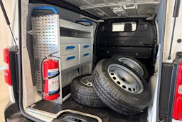 valkoinen Toyota Proace 2019 kuva 23.