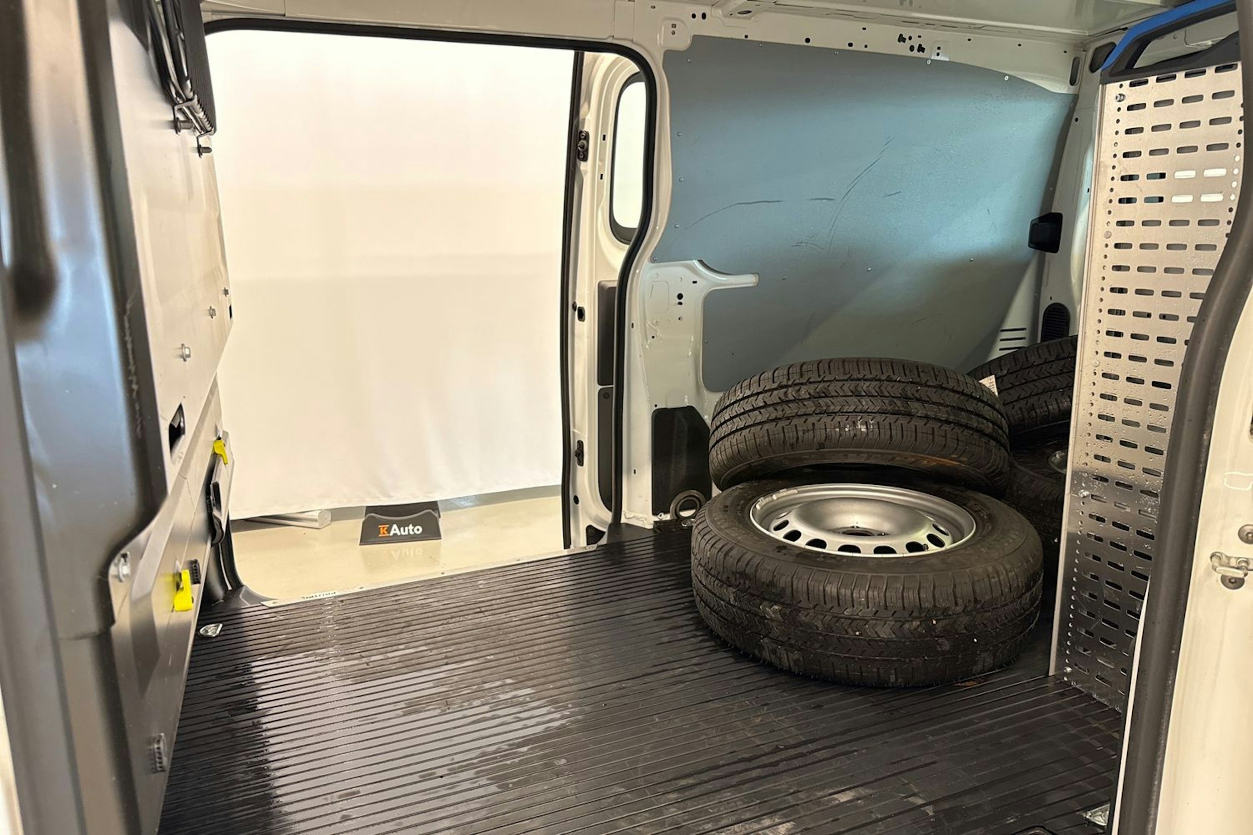 valkoinen Toyota Proace 2019 kuva 25.