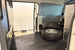 valkoinen Toyota Proace 2019 kuva 25.