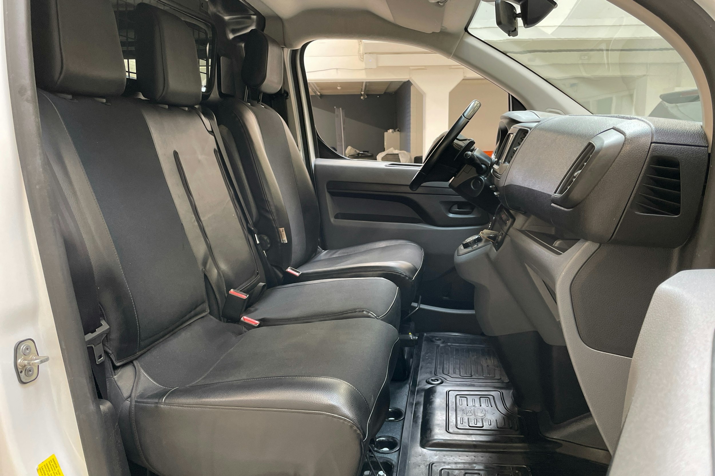 valkoinen Toyota Proace 2019 kuva 8.