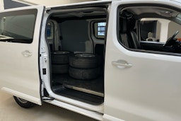 valkoinen Toyota Proace 2019 kuva 10.