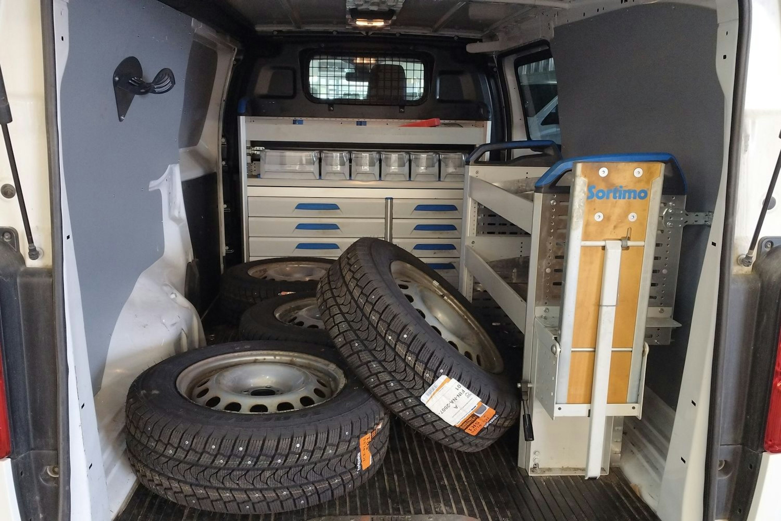 valkoinen Toyota Proace 2019 kuva 3.