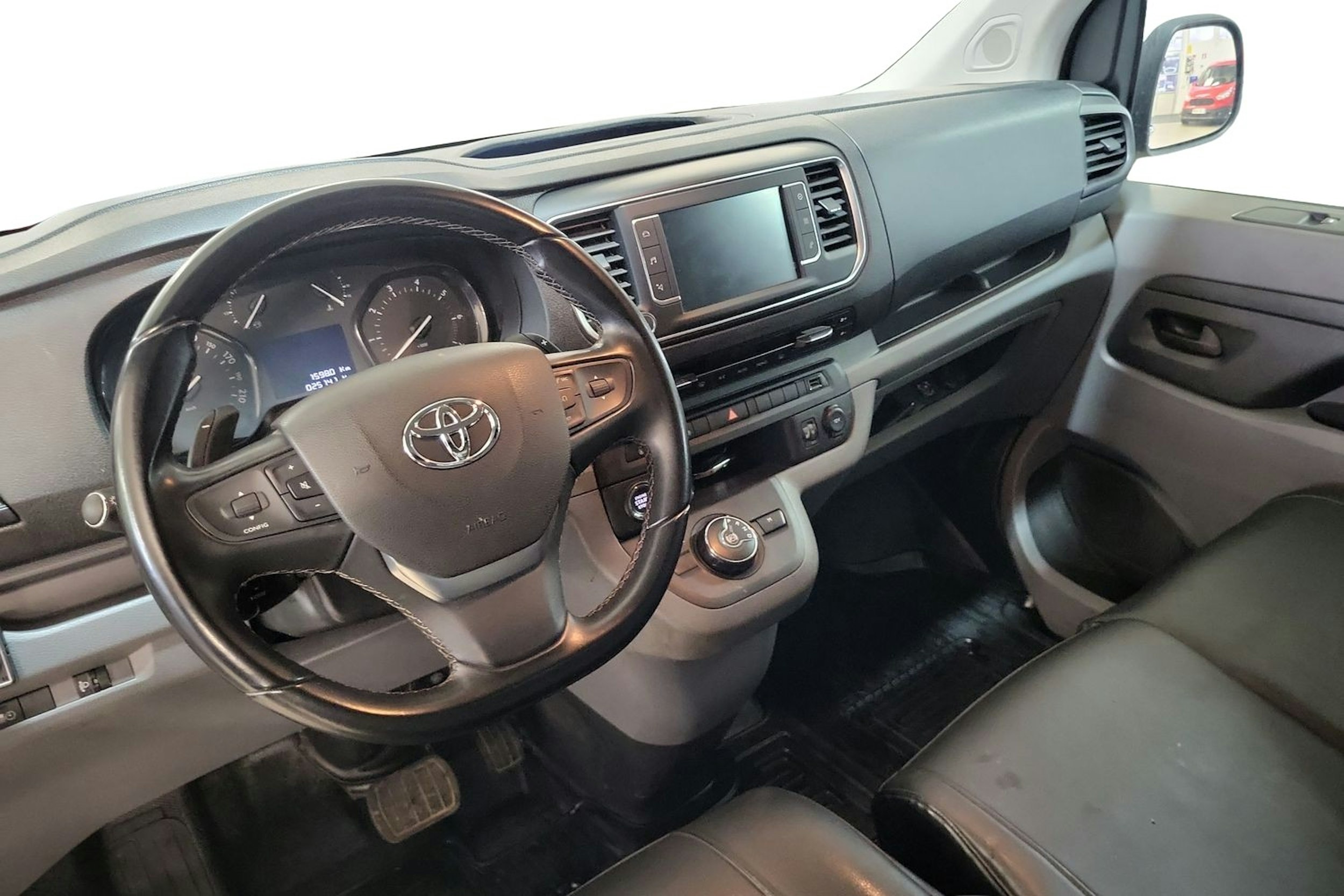 valkoinen Toyota Proace 2019 kuva 9.