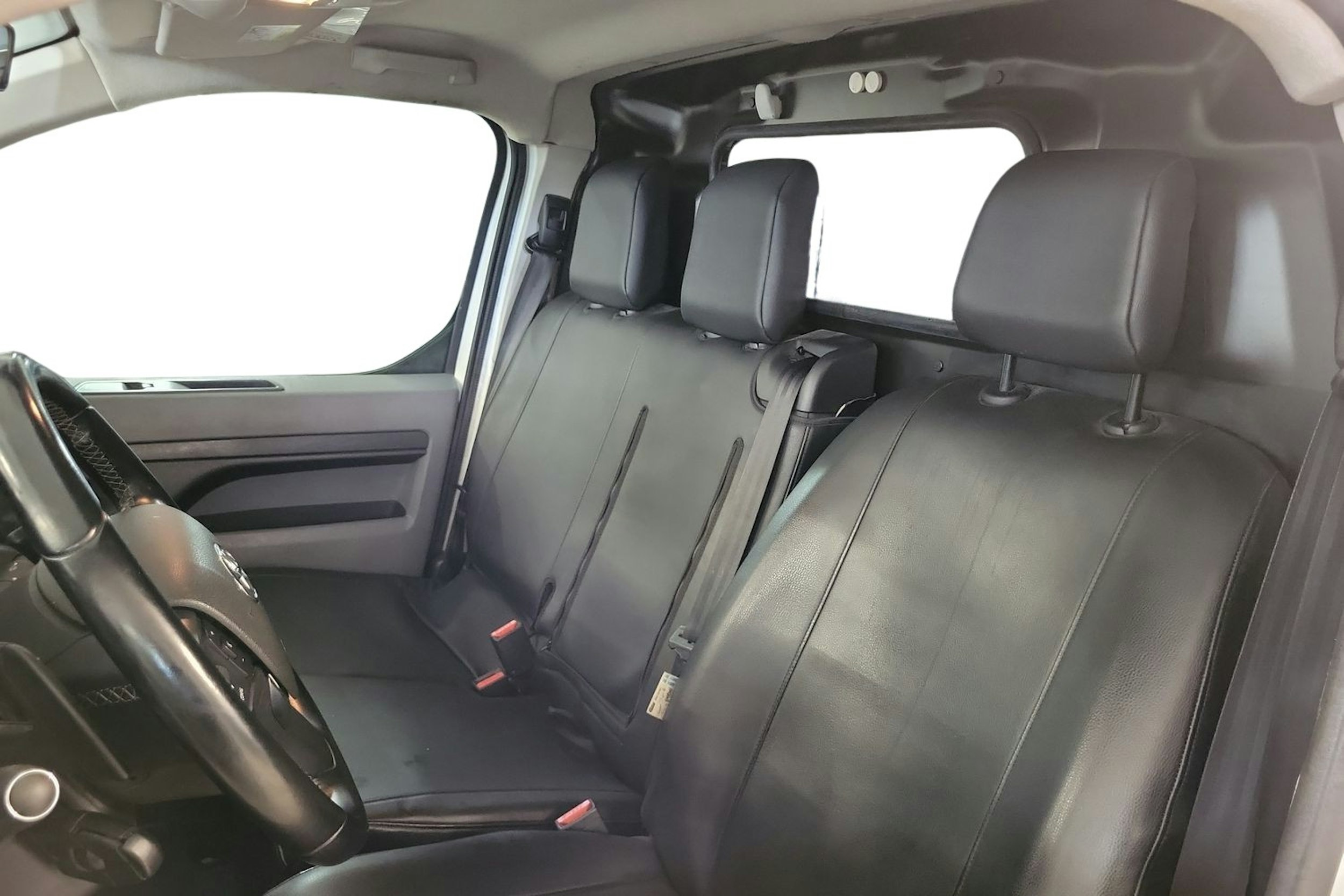 valkoinen Toyota Proace 2019 kuva 10.