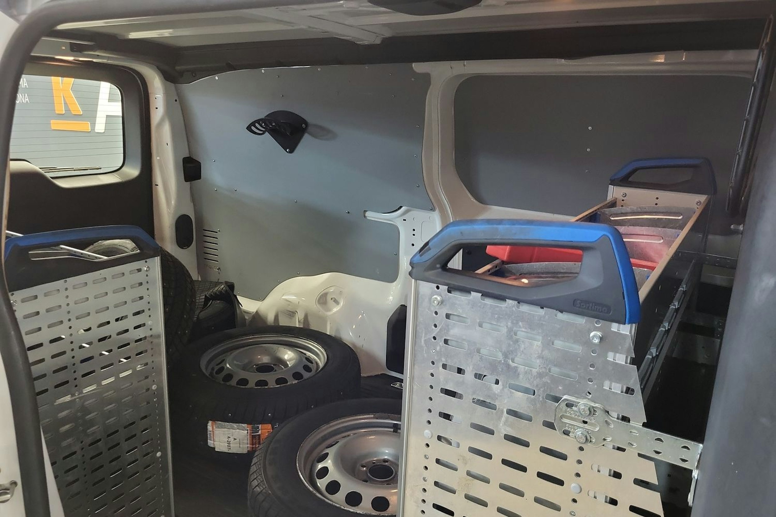 valkoinen Toyota Proace 2019 kuva 14.