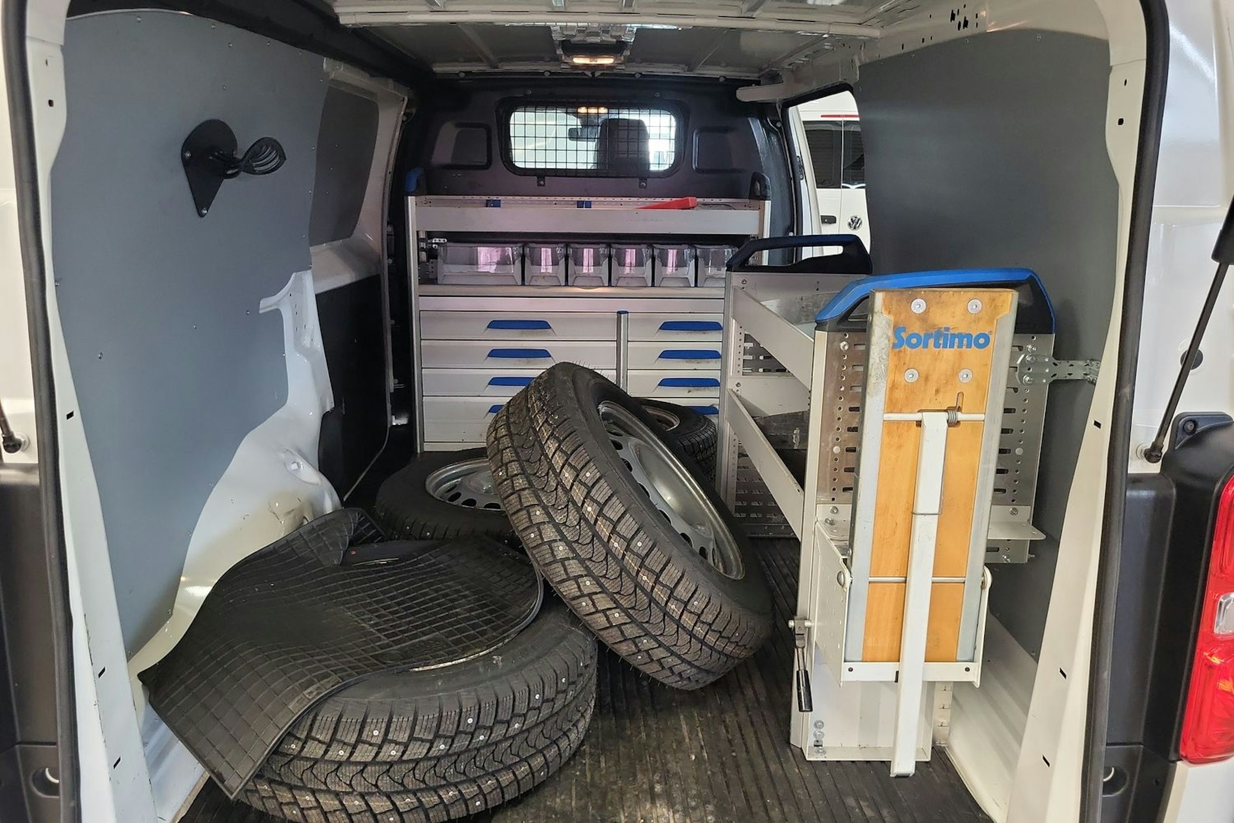 valkoinen Toyota Proace 2019 kuva 15.