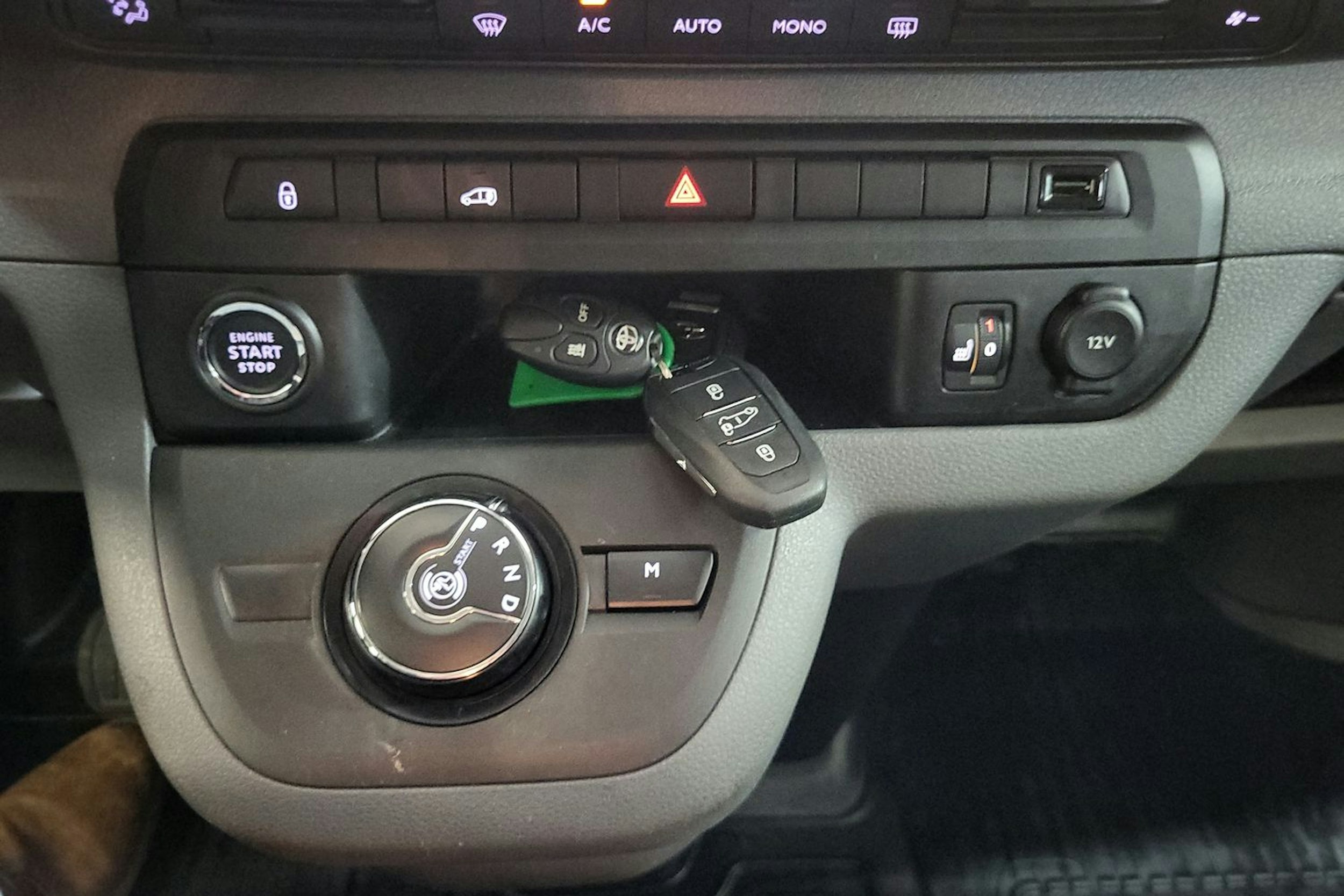 valkoinen Toyota Proace 2019 kuva 20.