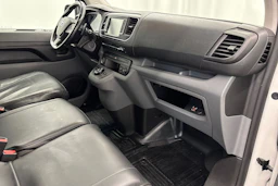 Valkoinen Toyota Proace 2019 kuva 23.