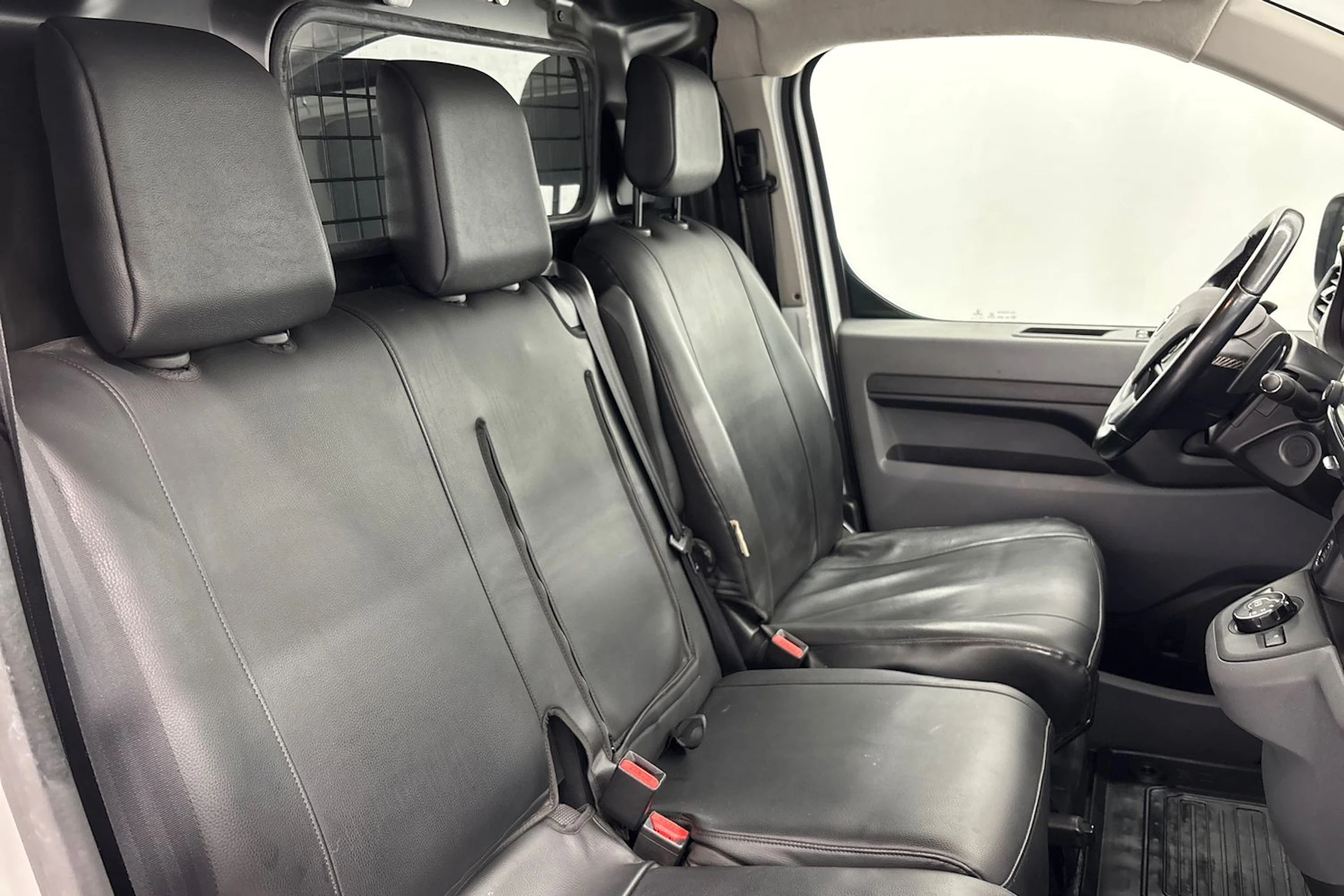 Valkoinen Toyota Proace 2019 kuva 24.
