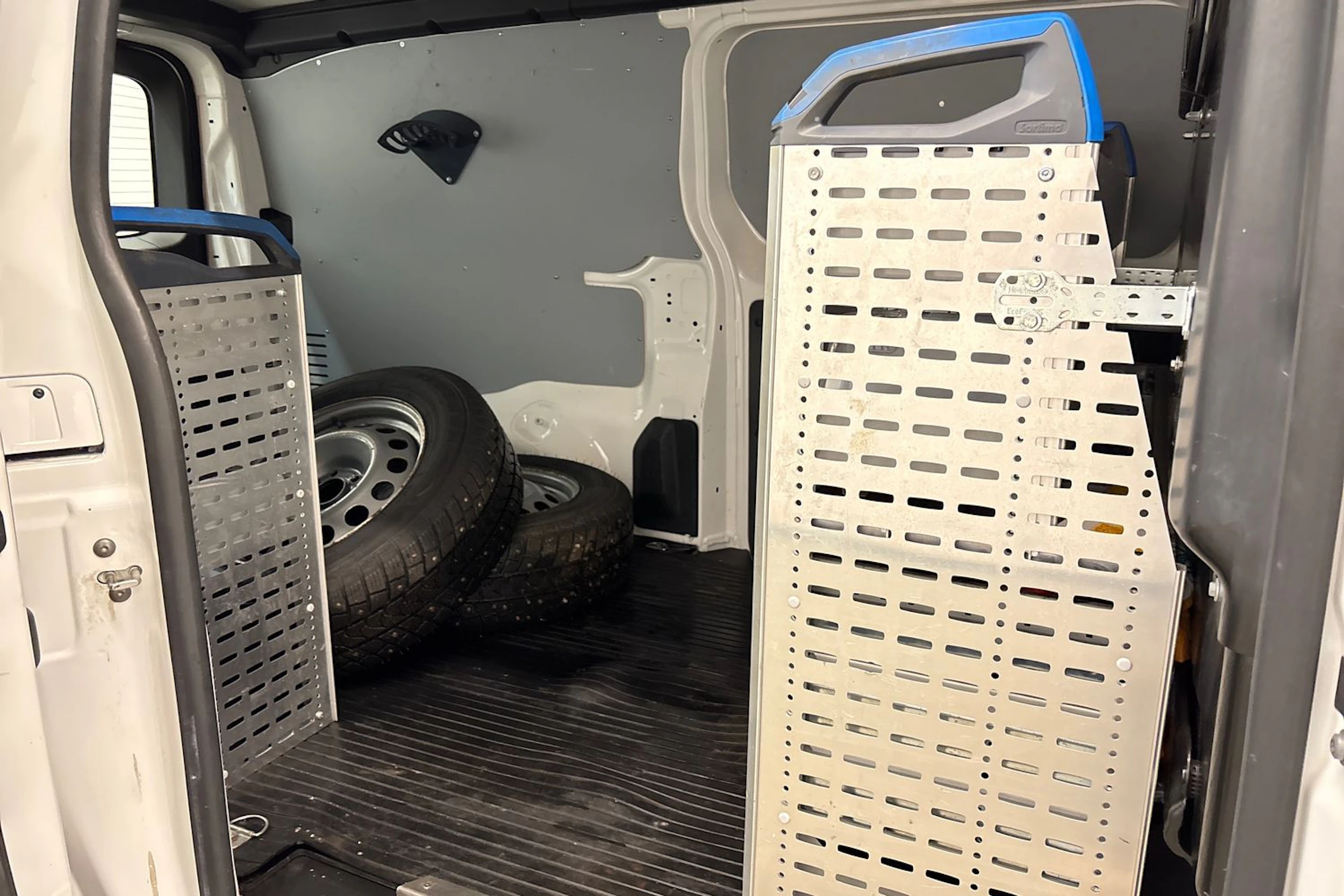 Valkoinen Toyota Proace 2019 kuva 25.