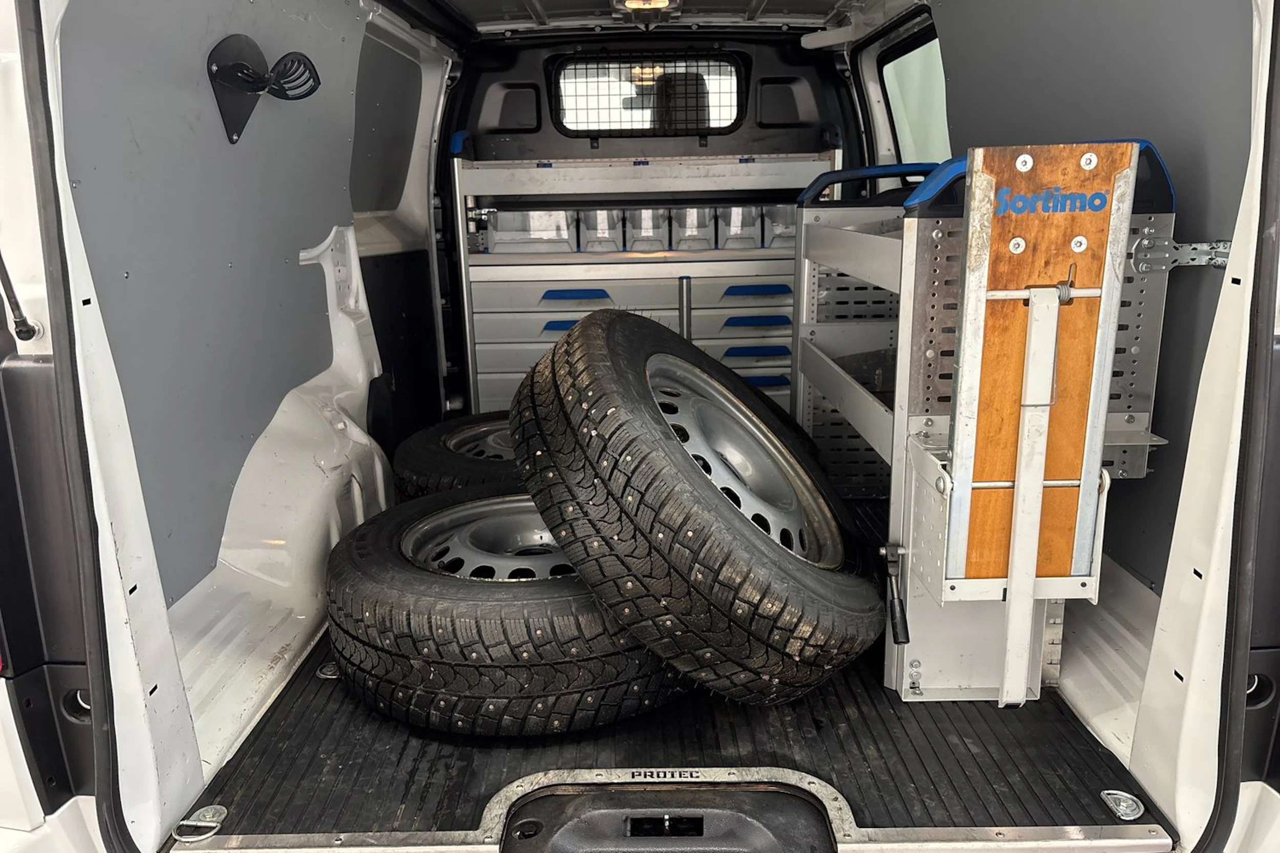 Valkoinen Toyota Proace 2019 kuva 27.