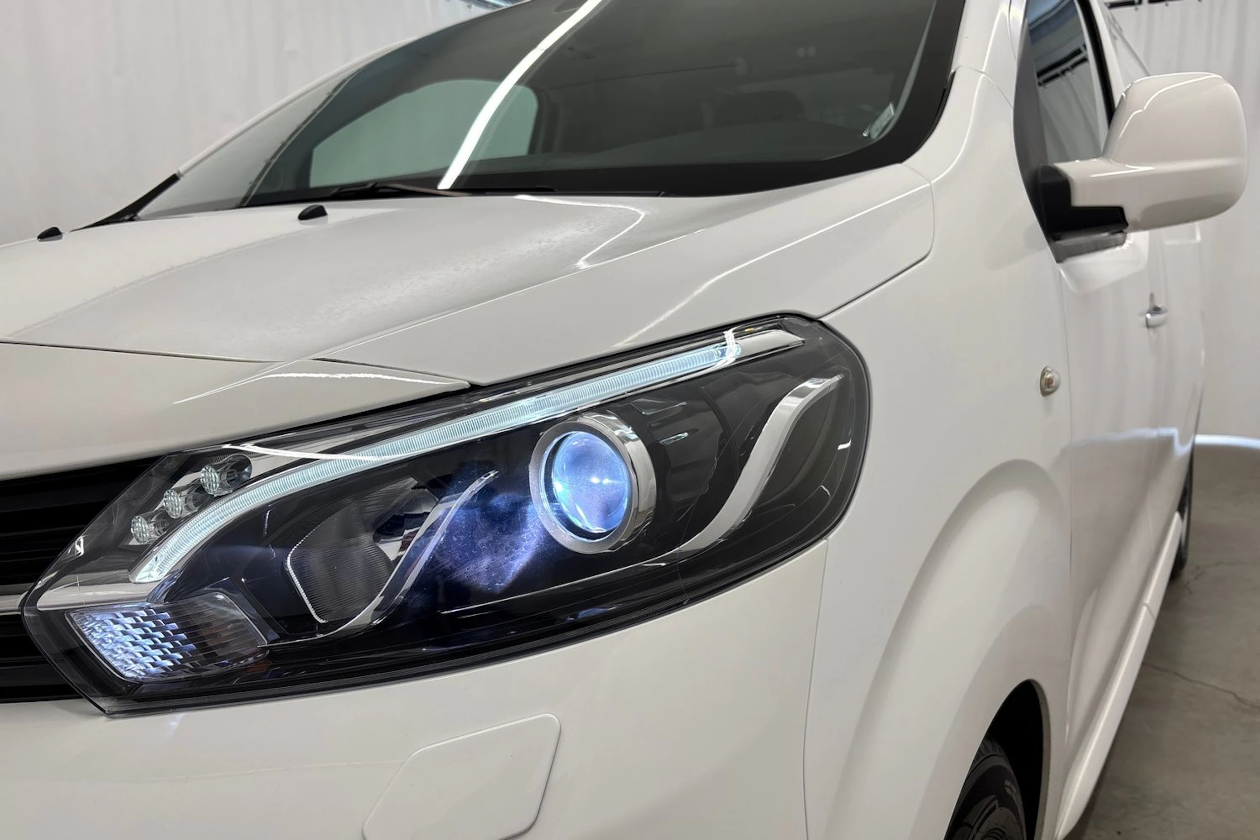 Valkoinen Toyota Proace 2019 kuva 28.