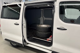 valkoinen Toyota Proace 2019 kuva 20.