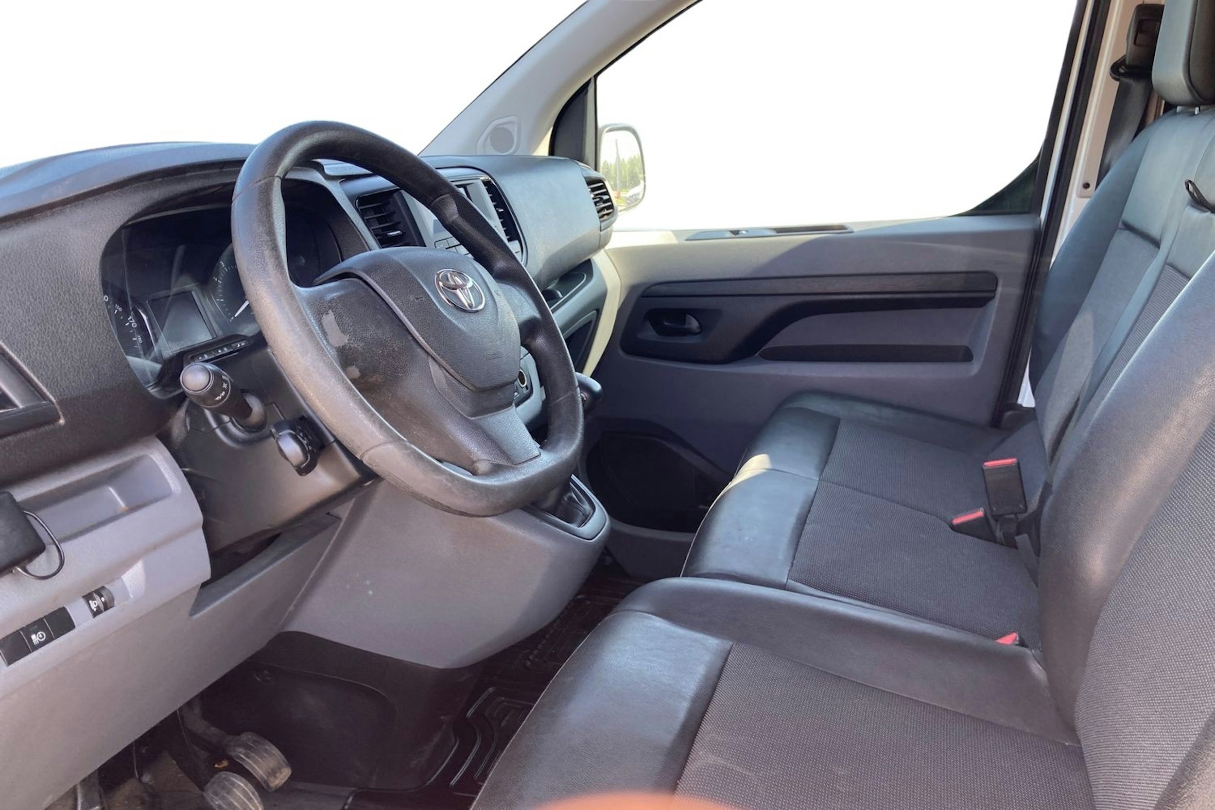 valkoinen Toyota Proace 2019 kuva 3.