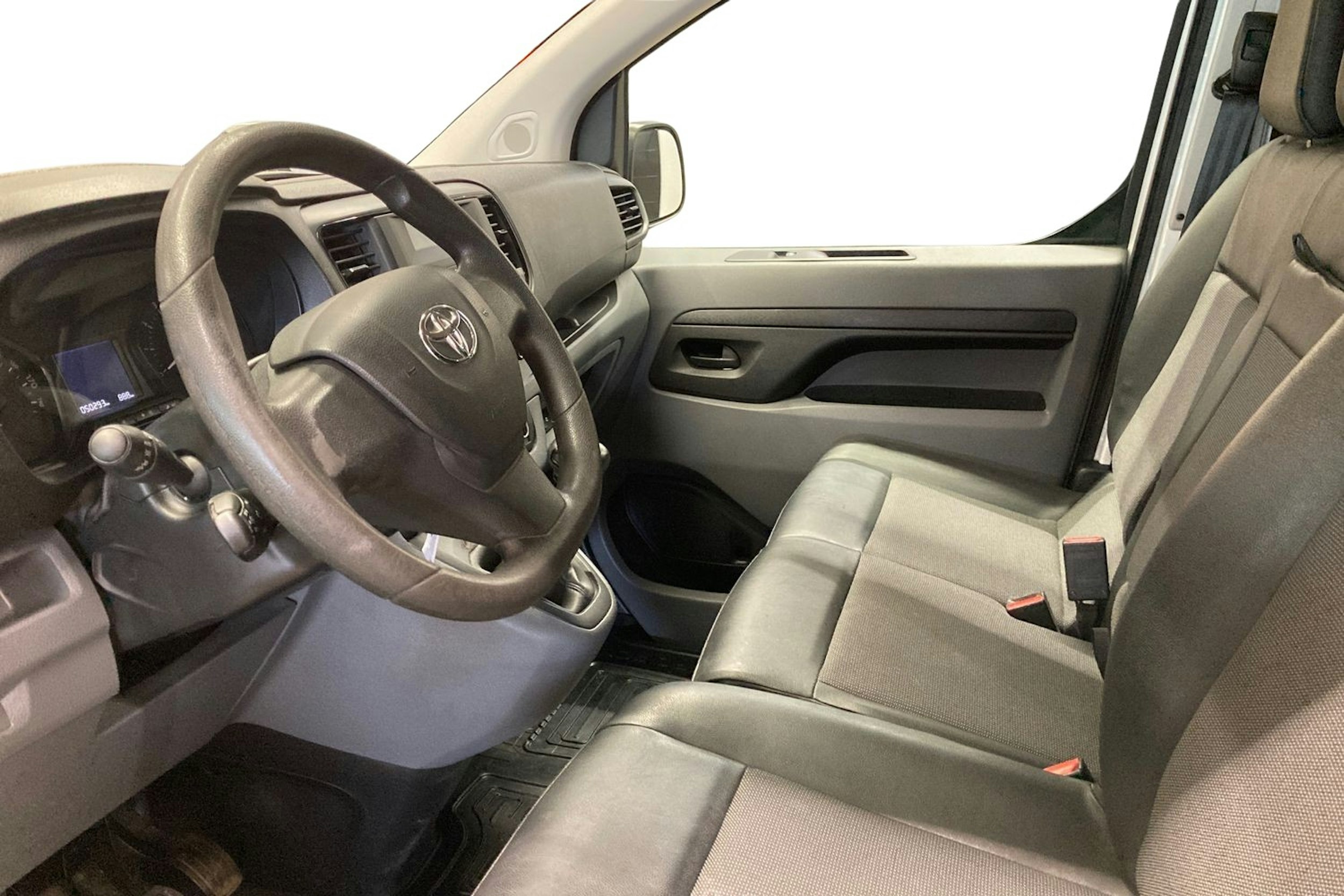 valkoinen Toyota Proace 2019 kuva 7.