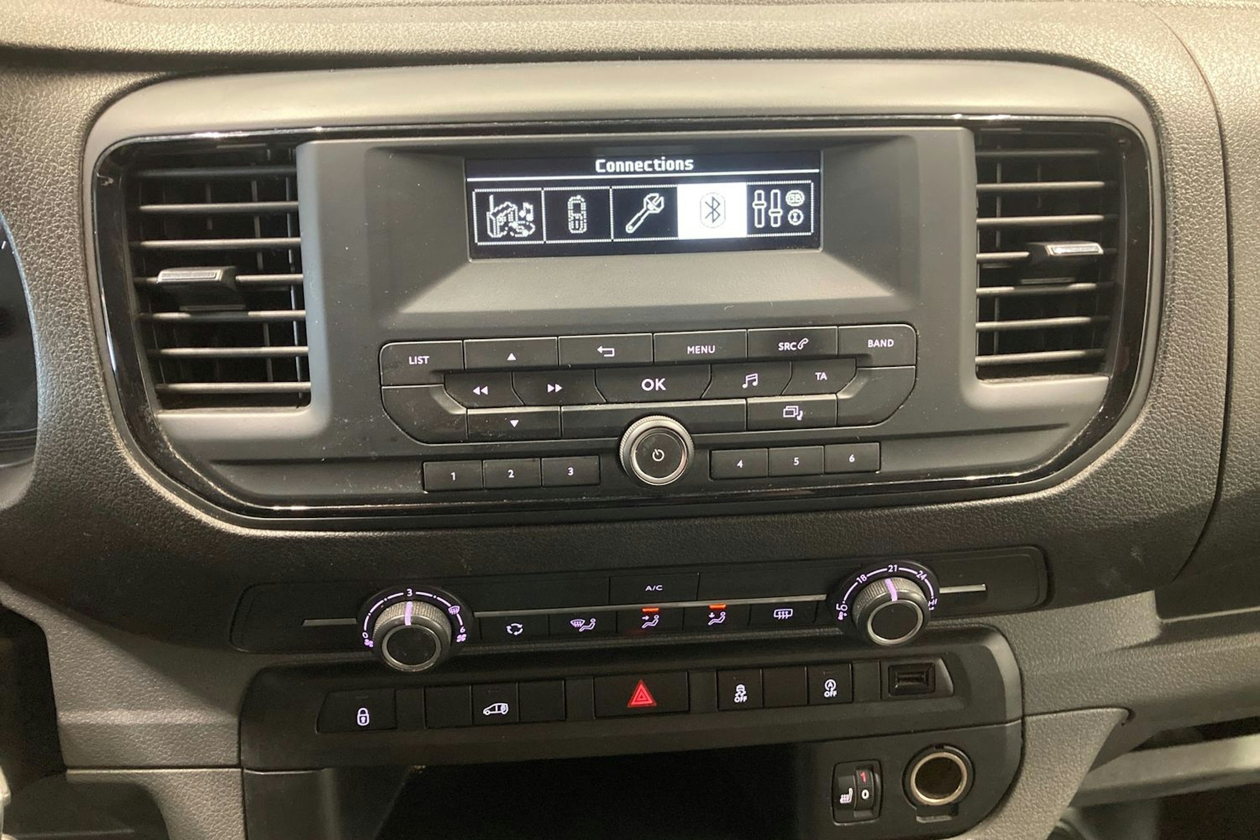 valkoinen Toyota Proace 2019 kuva 24.