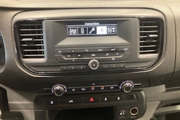 valkoinen Toyota Proace 2019 kuva 24.