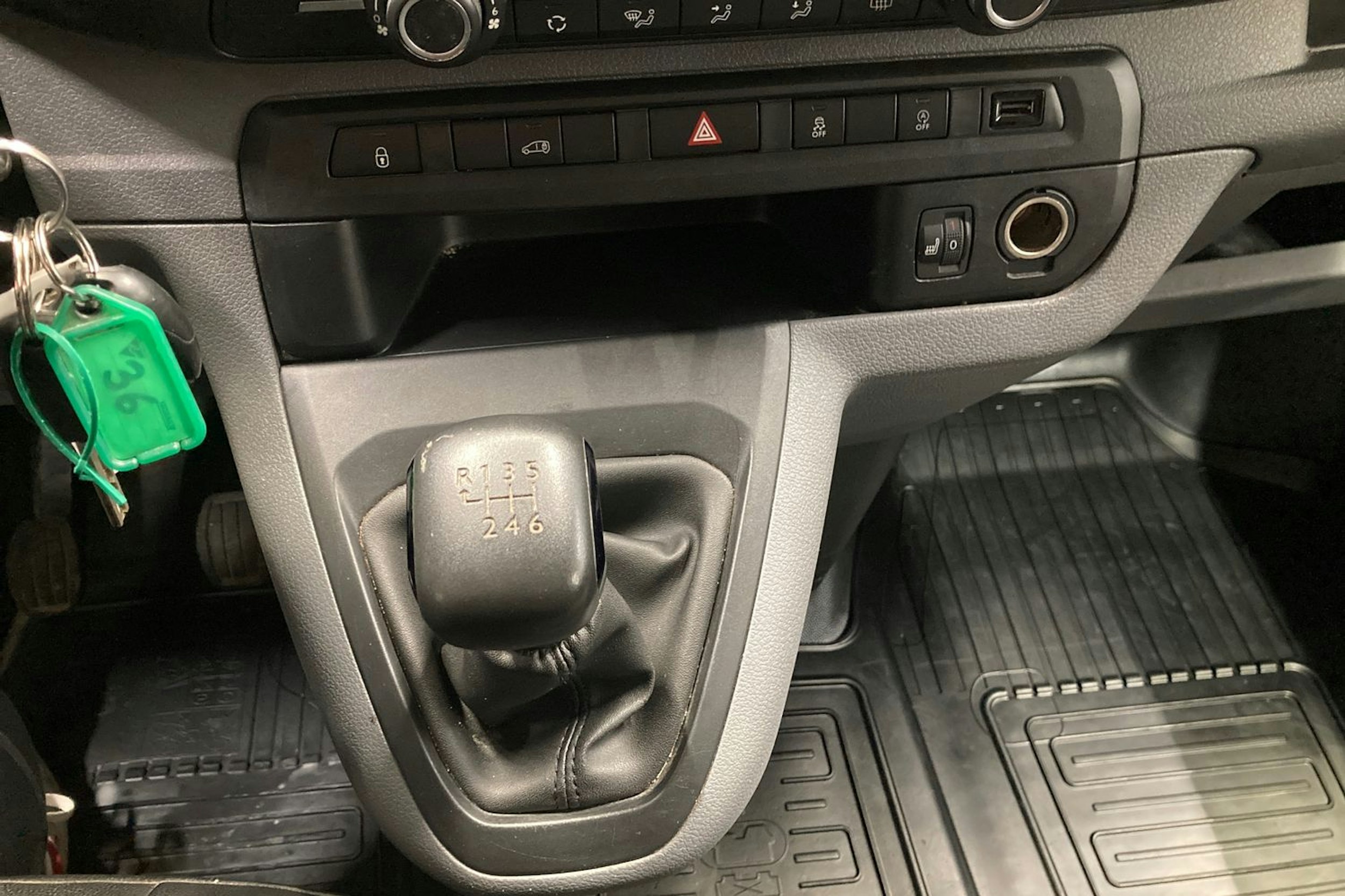 valkoinen Toyota Proace 2019 kuva 25.