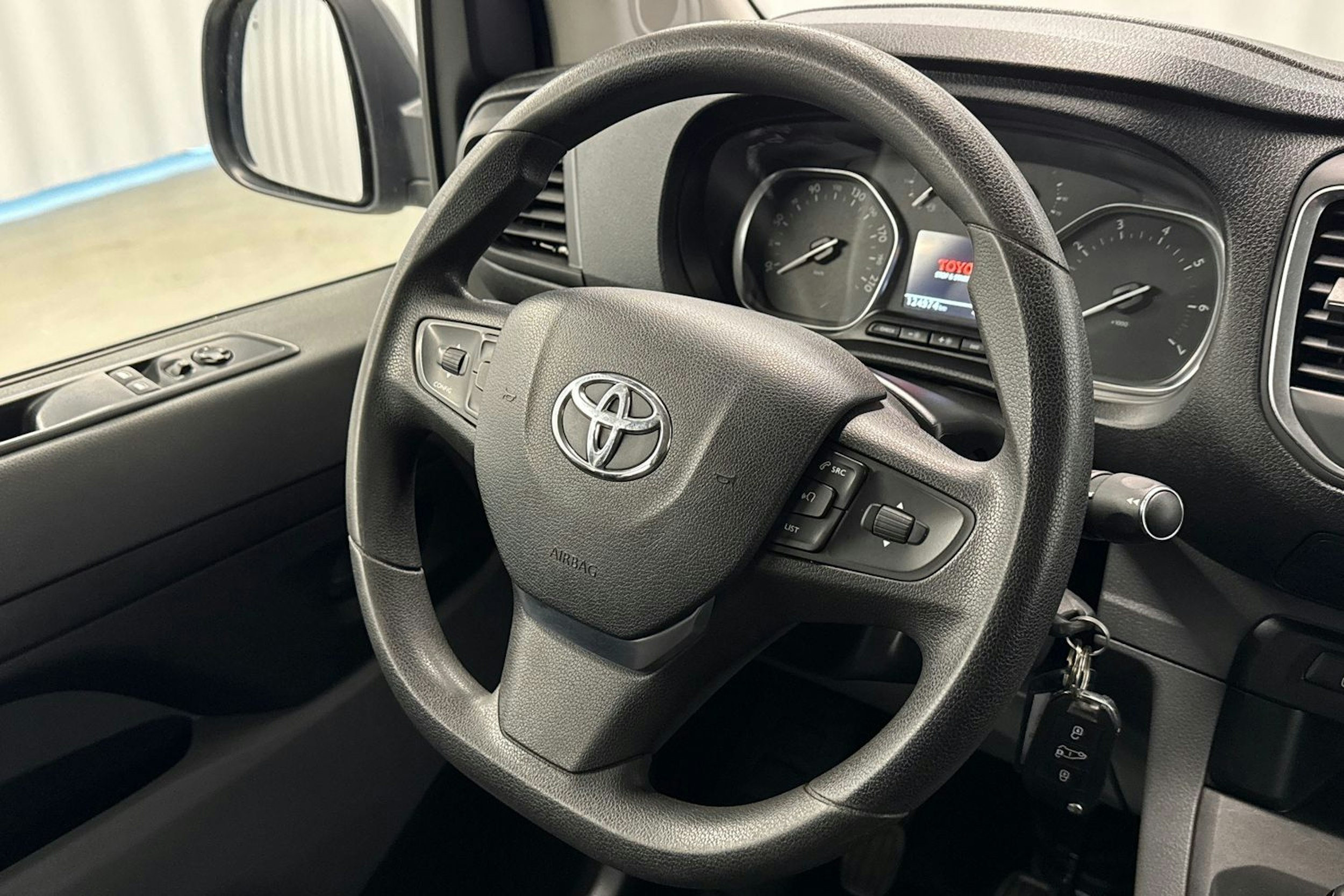 hopea Toyota Proace 2019 kuva 13.