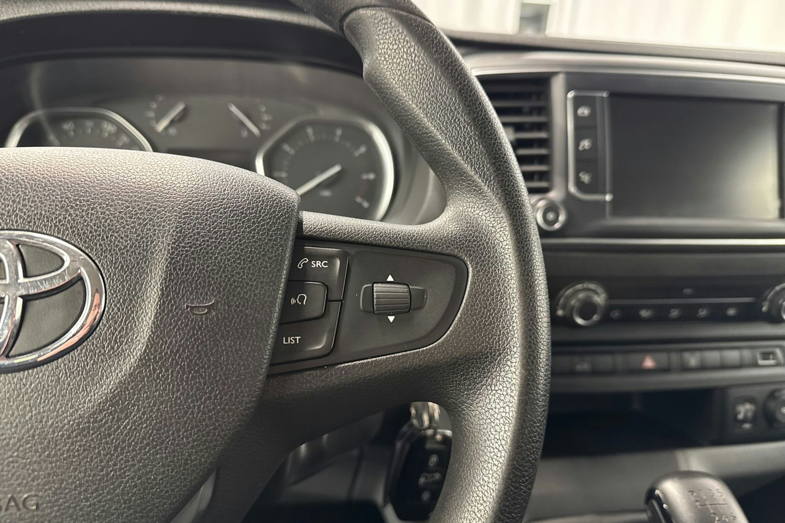 hopea Toyota Proace 2019 kuva 16.