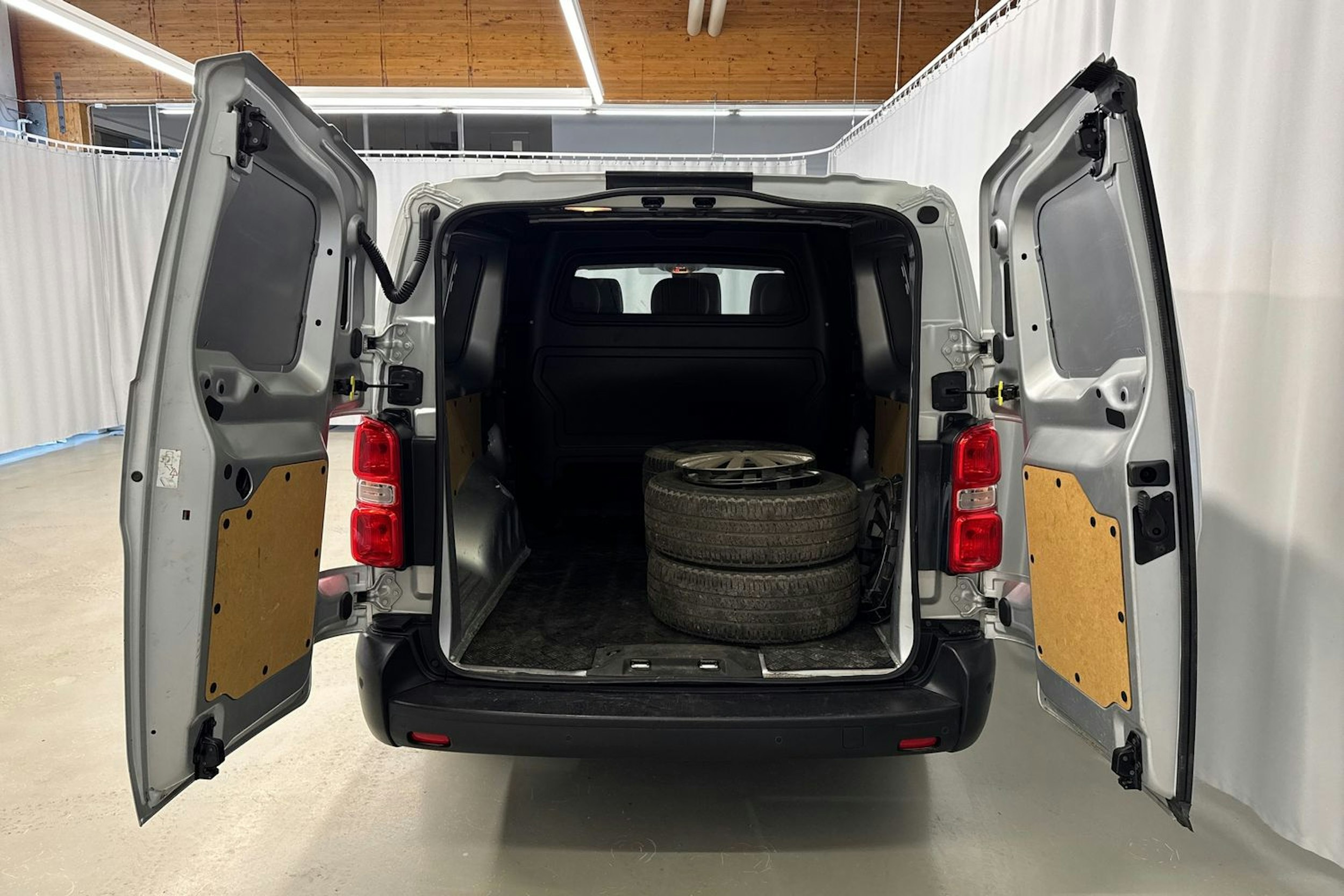 hopea Toyota Proace 2019 kuva 24.