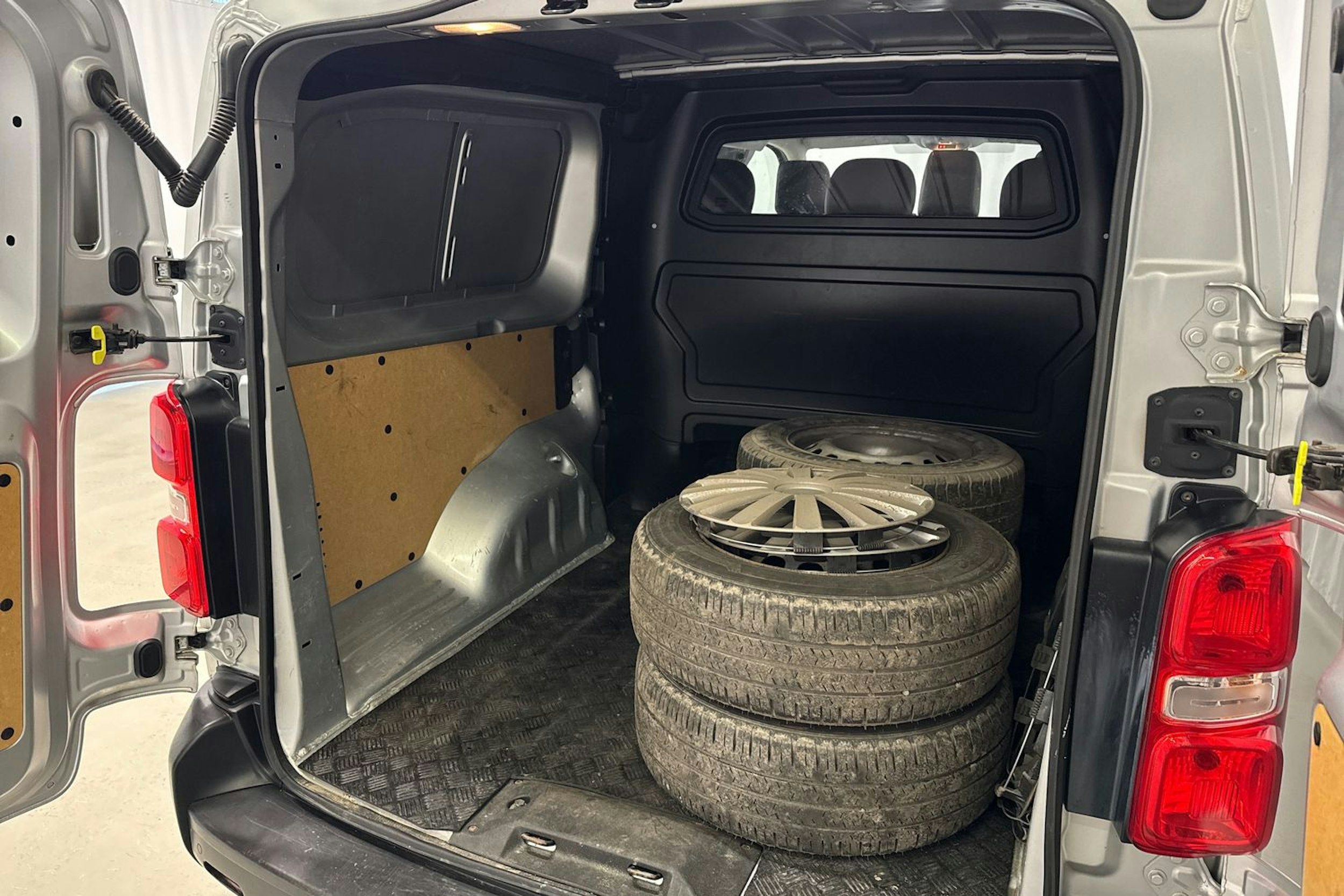 hopea Toyota Proace 2019 kuva 25.