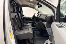 valkoinen Toyota Proace 2019 kuva 18.