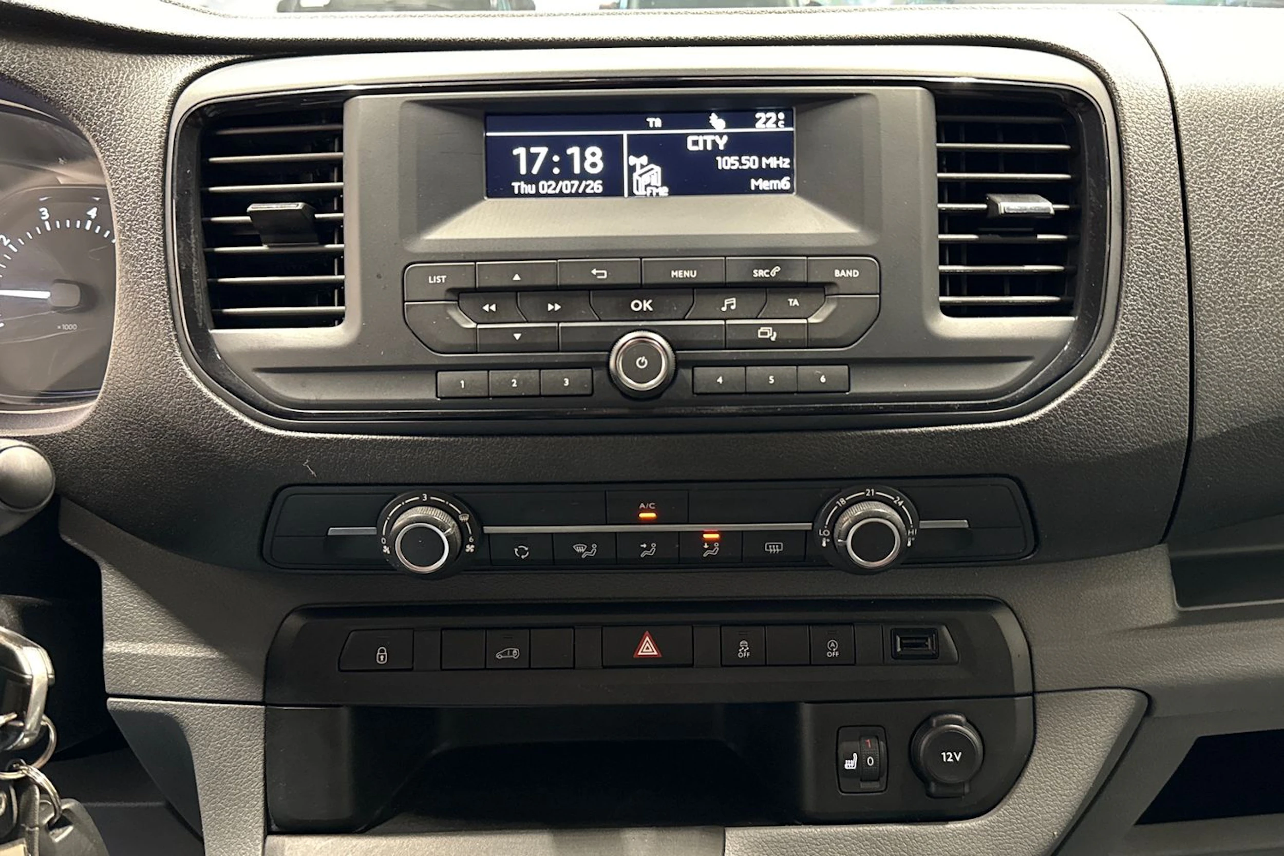 valkoinen Toyota Proace 2019 kuva 19.
