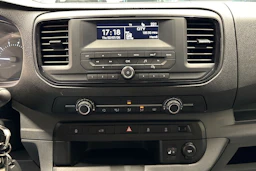 valkoinen Toyota Proace 2019 kuva 19.