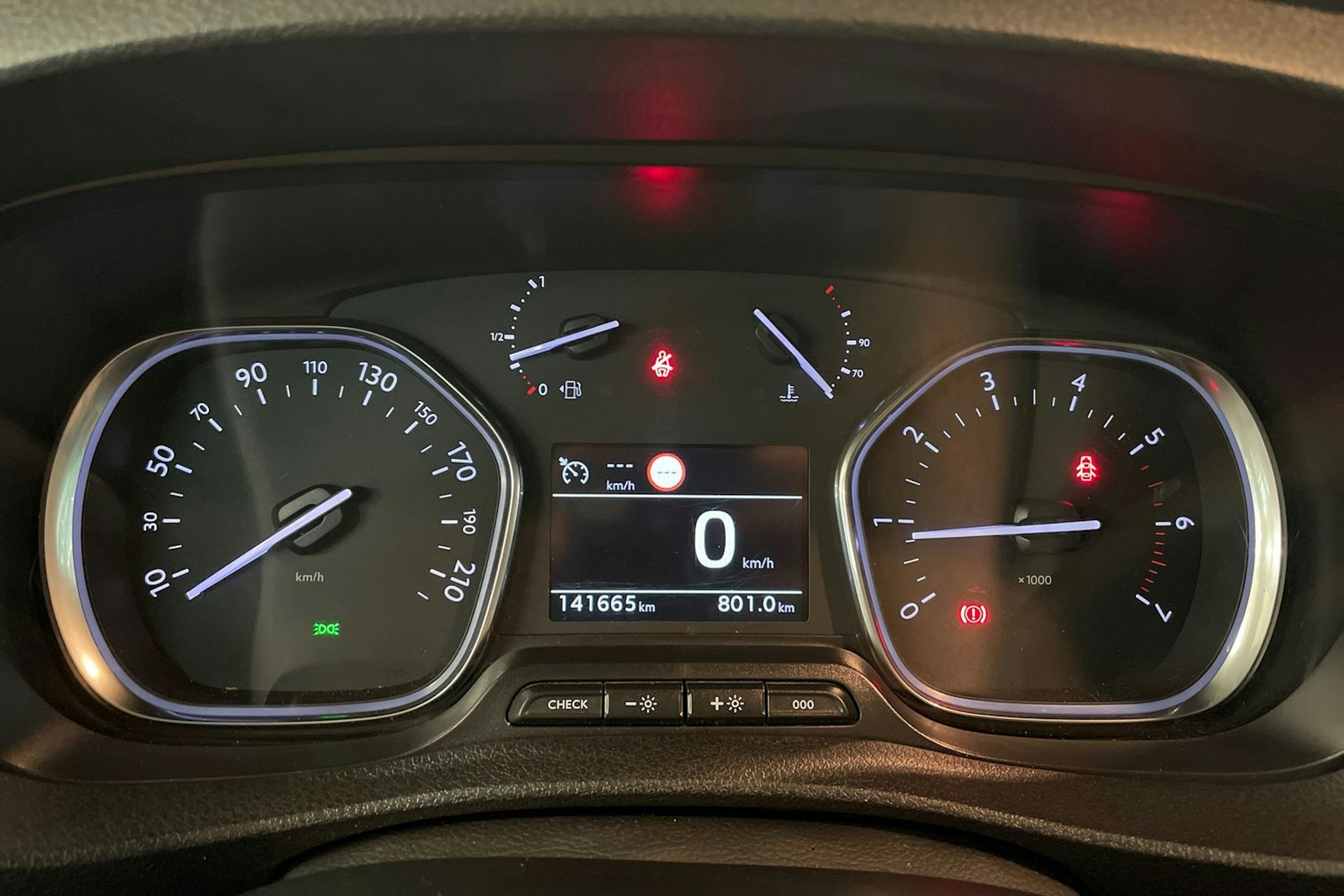 musta Toyota Proace 2019 kuva 16.