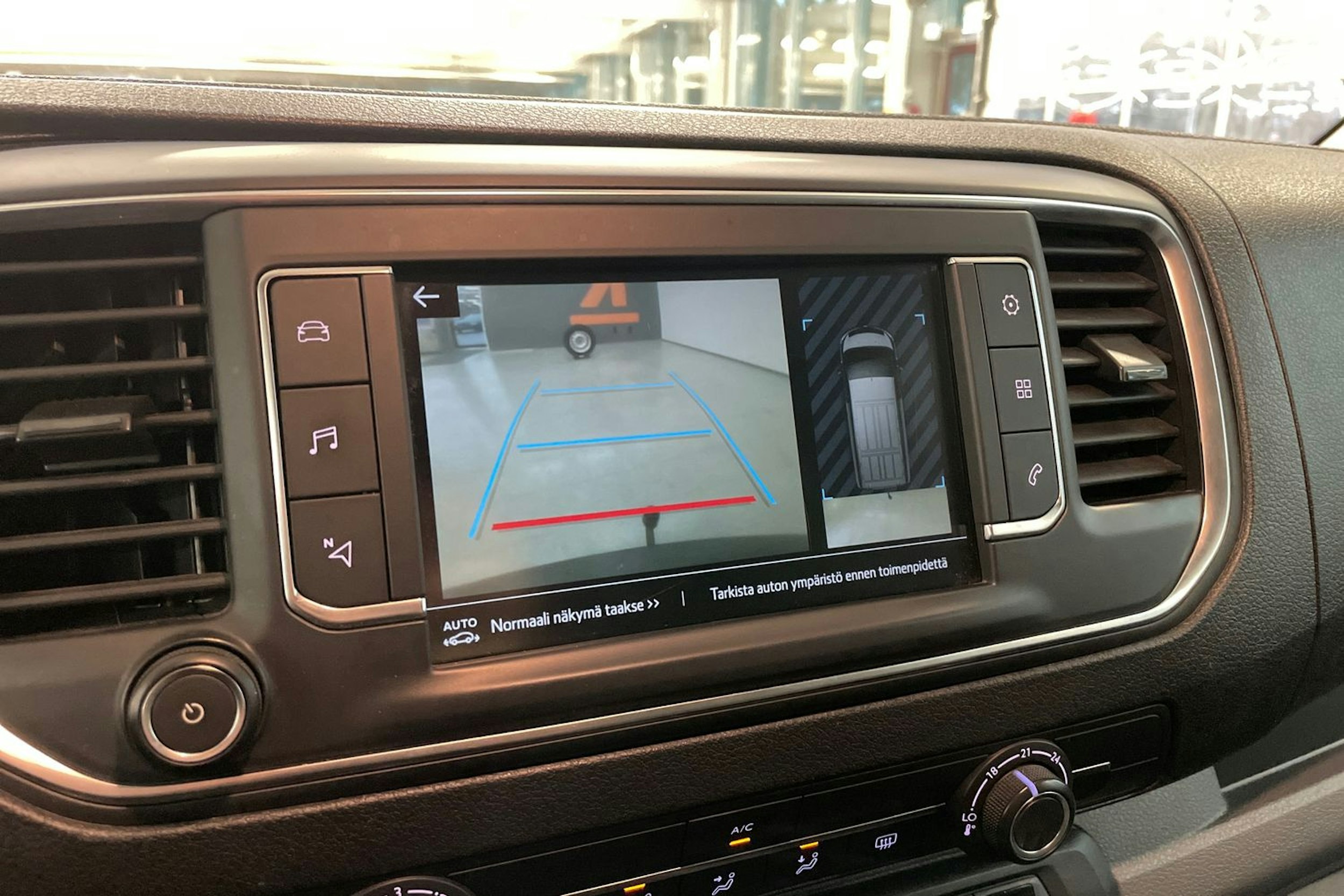 musta Toyota Proace 2019 kuva 21.