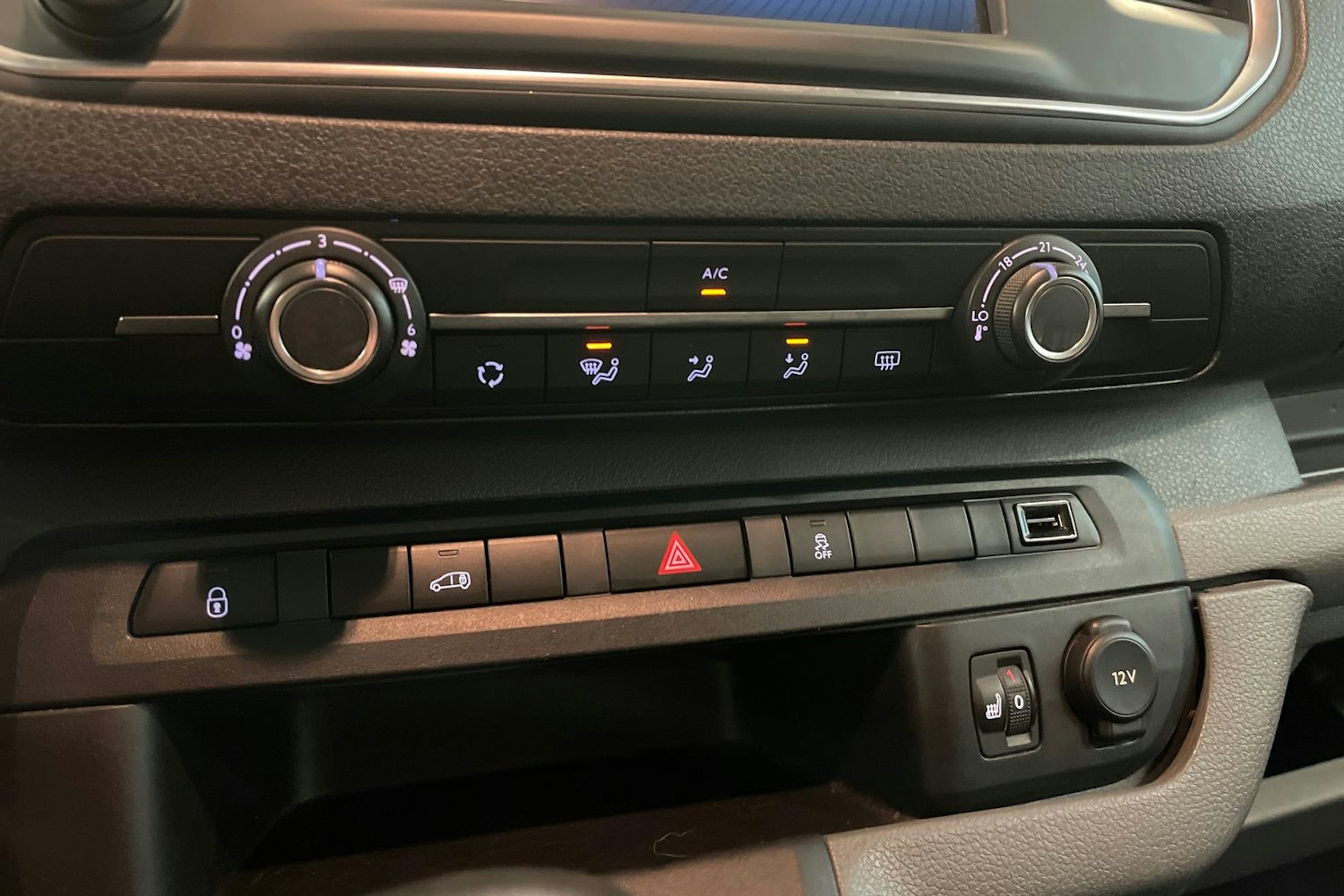 musta Toyota Proace 2019 kuva 22.