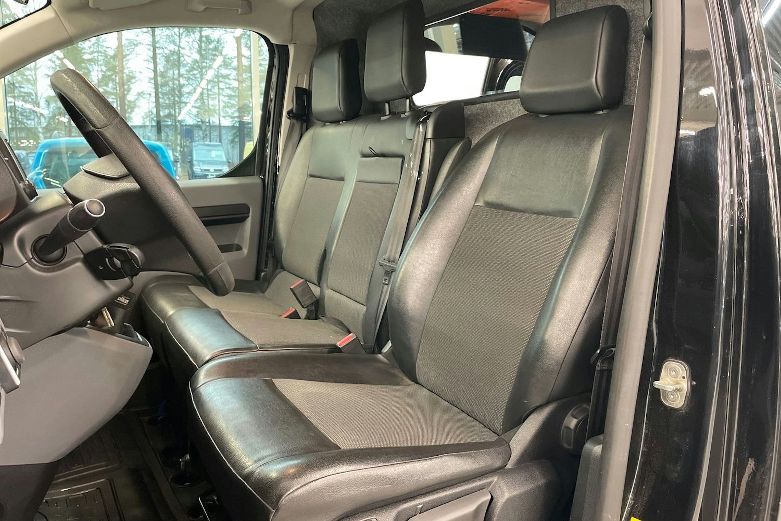 musta Toyota Proace 2019 kuva 23.