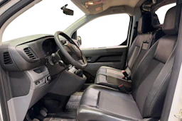 valkoinen Toyota Proace 2019 kuva 3.