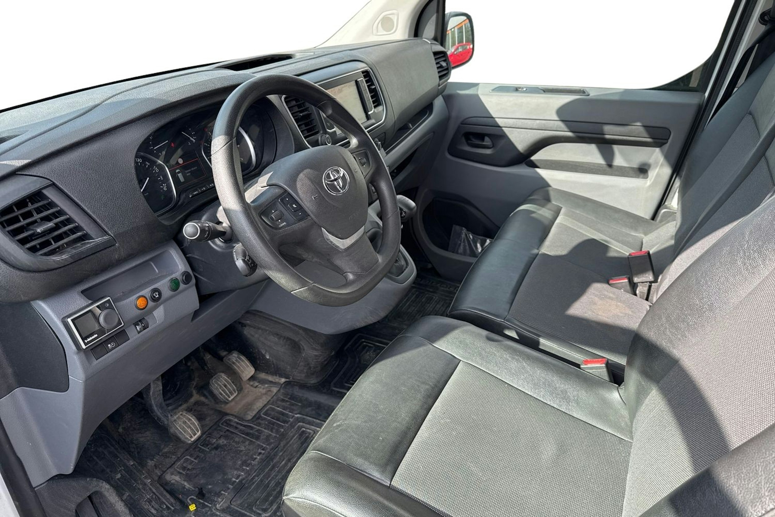 valkoinen Toyota Proace 2019 kuva 3.