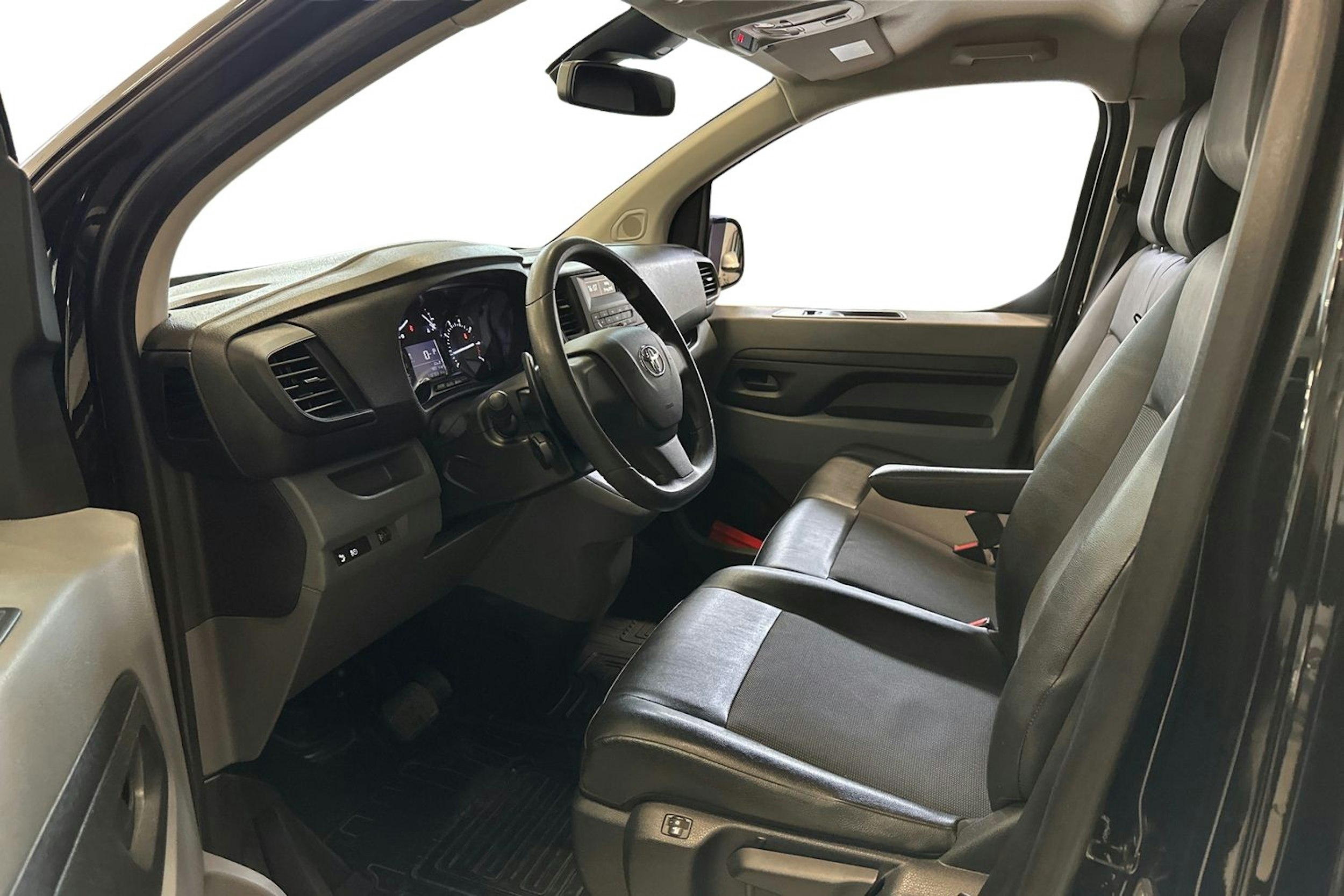 musta Toyota Proace 2020 kuva 3.