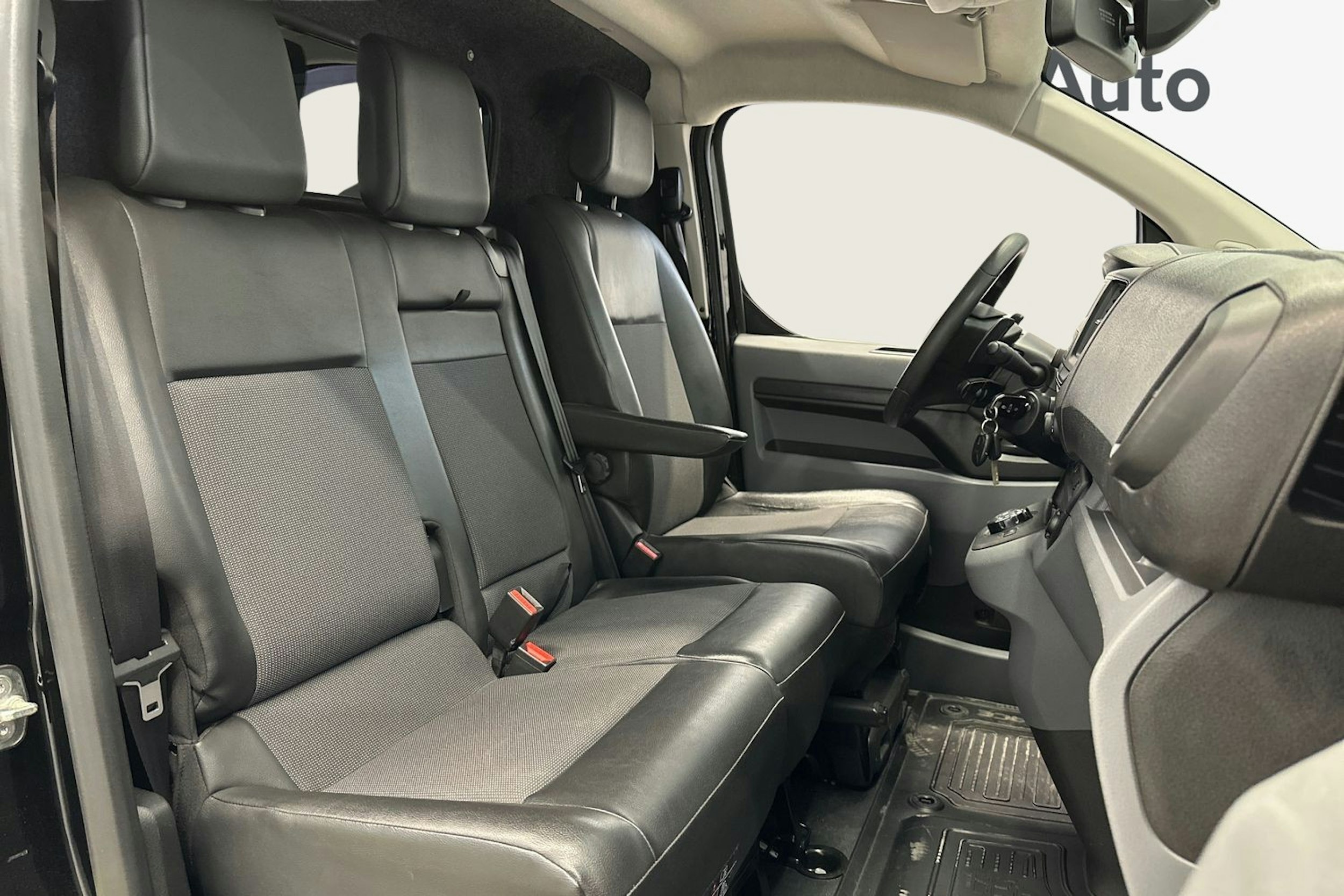 musta Toyota Proace 2020 kuva 9.